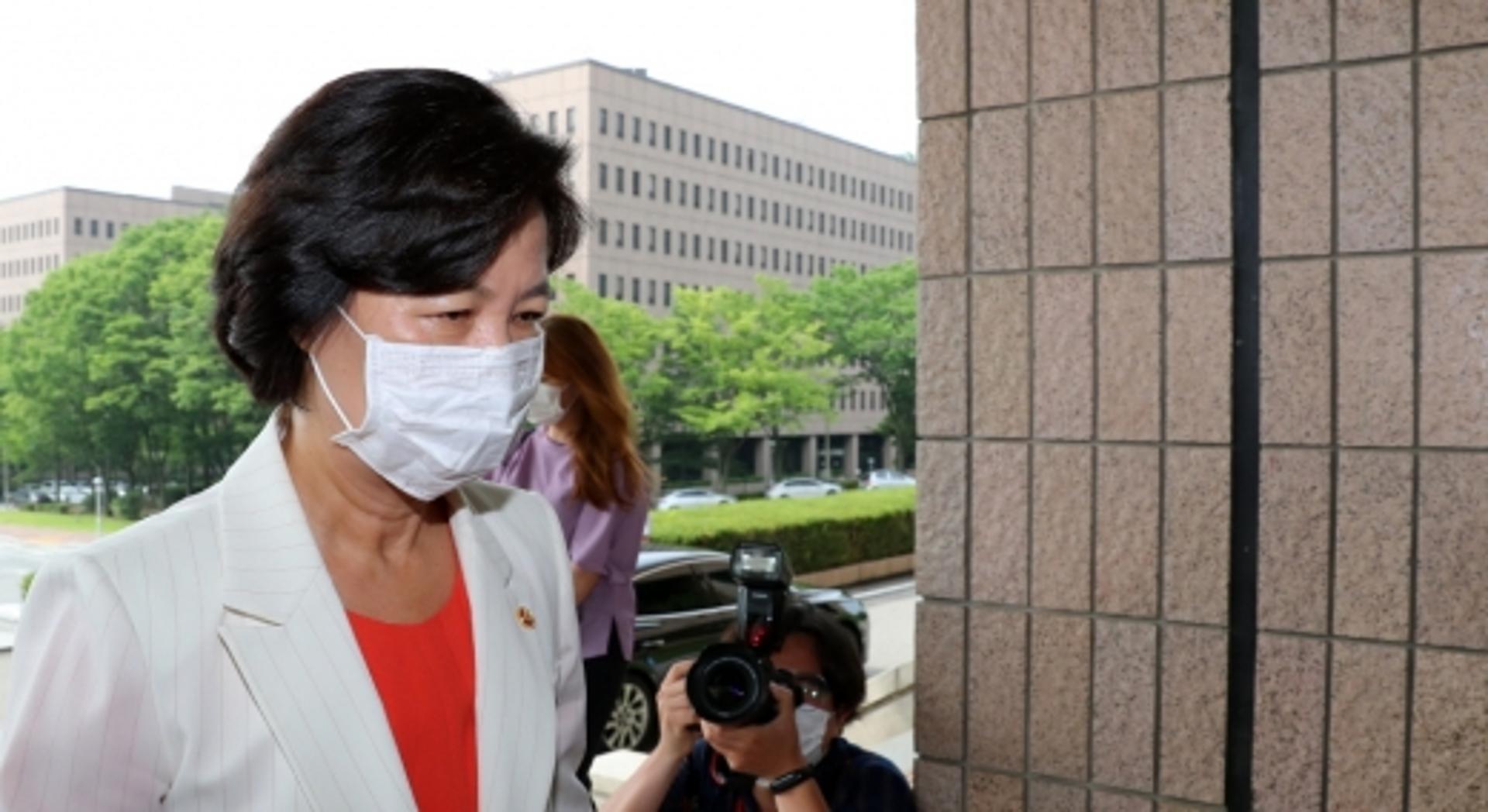 추미애 ‘부동산 정책’ 훈수에 정치권 시끌… “법무장관이 왜”
