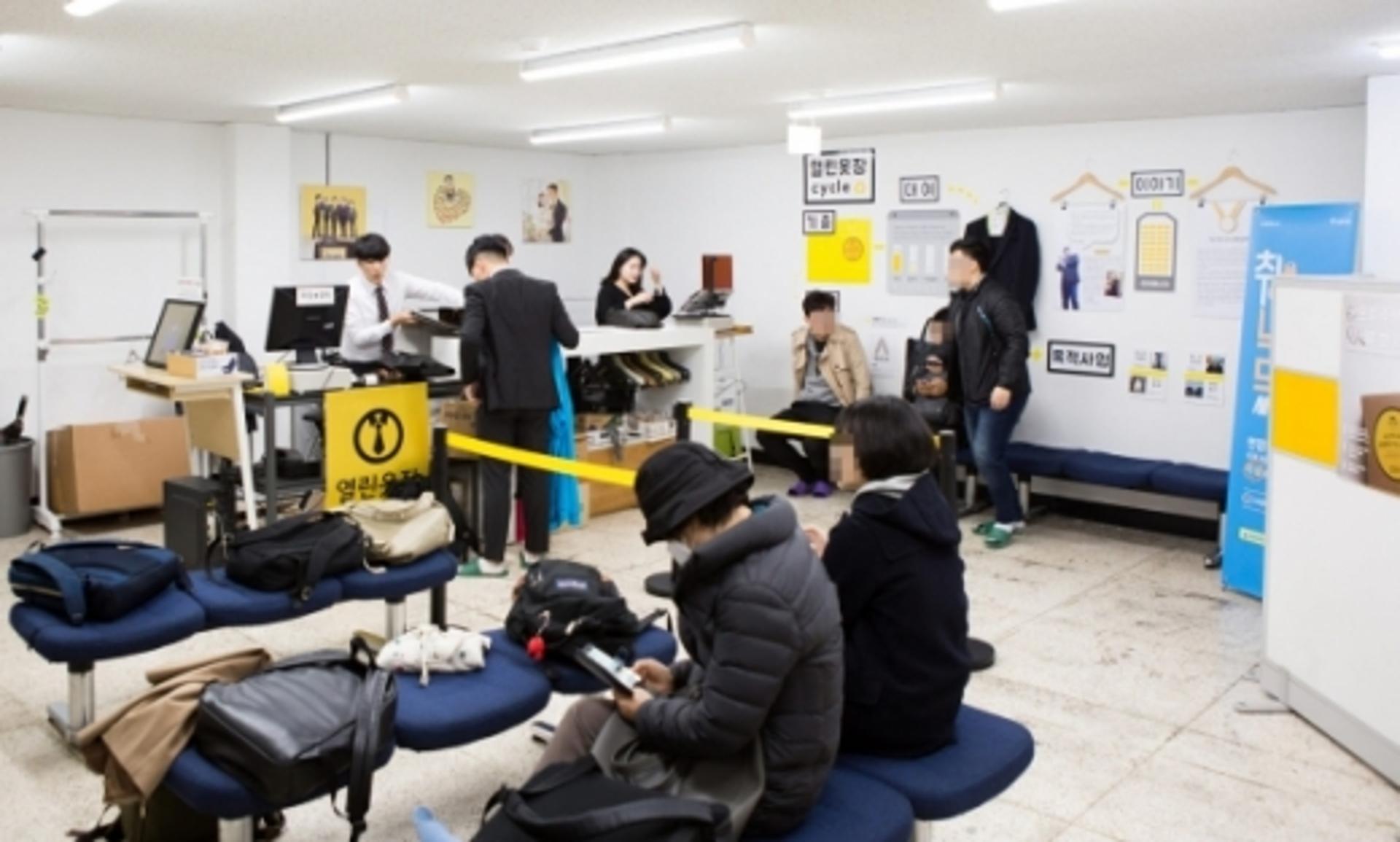 안산시 '청년 취업홈런옷장', 인기… 구직자 면접정장 시름 덜어