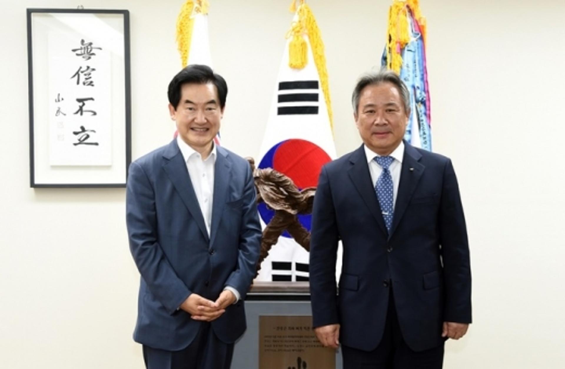 이기흥 대한체육회장 의정부시 방문… 안병용 시장과 현안 논의