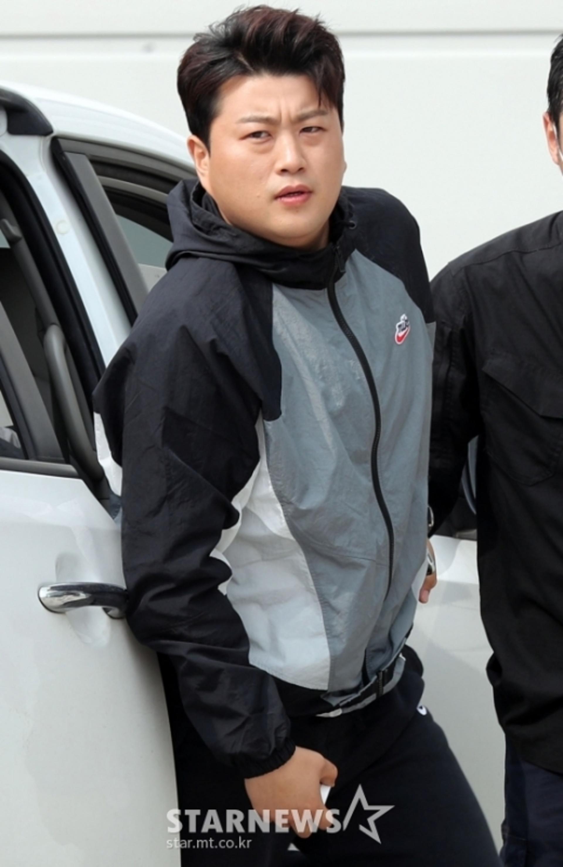 김호중, 병역기피 논란 종지부 찍나