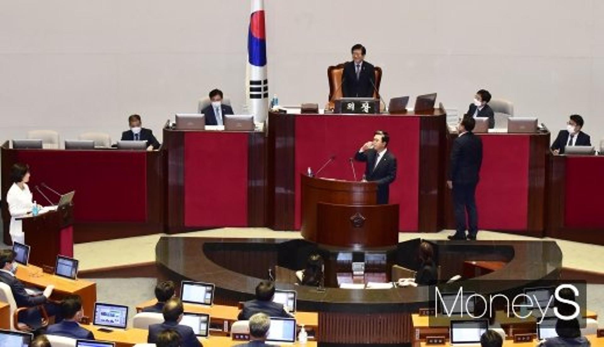김태흠 "아들 문제 건들지 말라면서" vs 추미애 "질의에도 금도 있다"