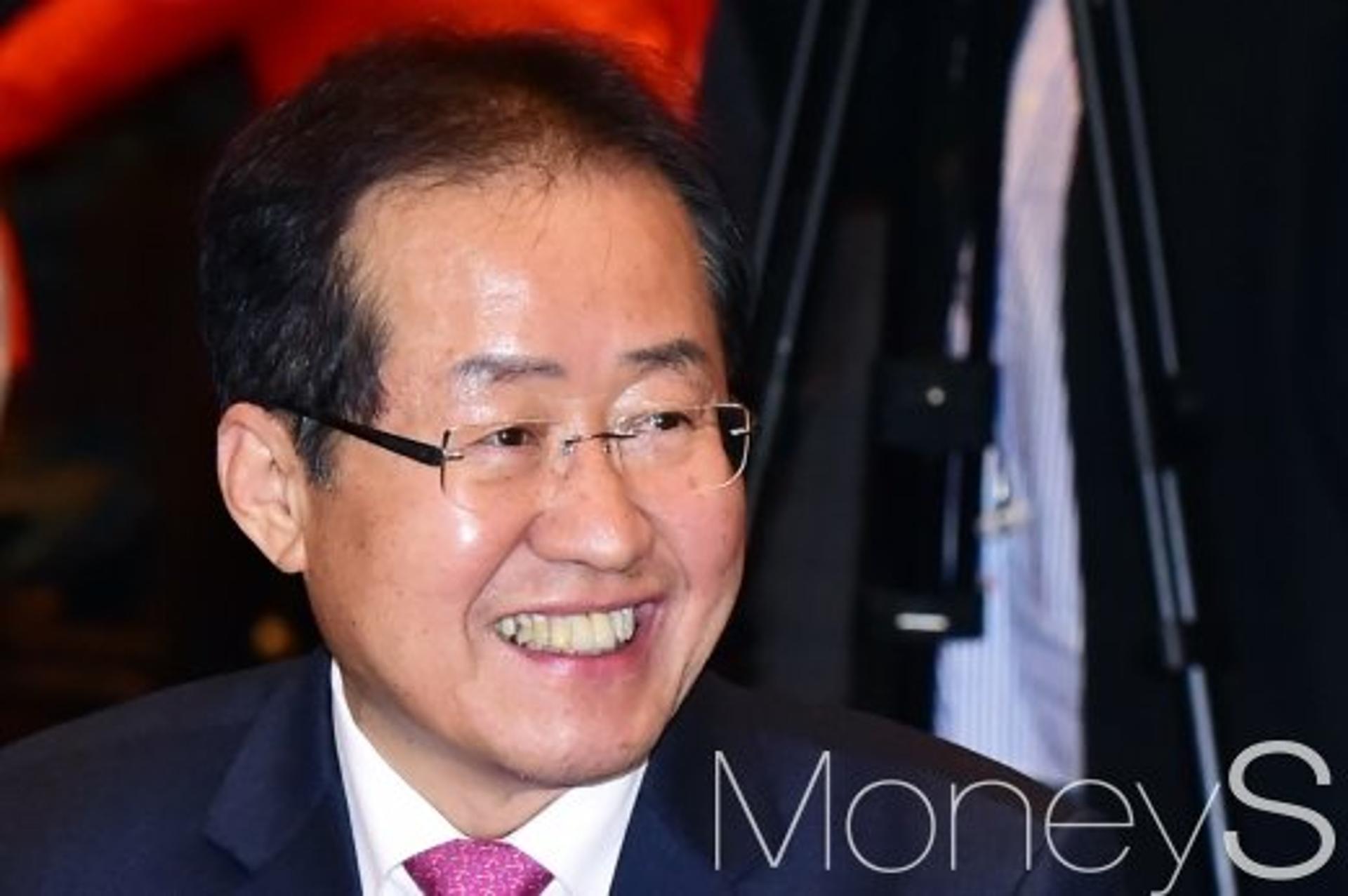 홍준표 "그들은 당당했다… 깜냥도 안 되는 각료, 야당의원 노려봐"