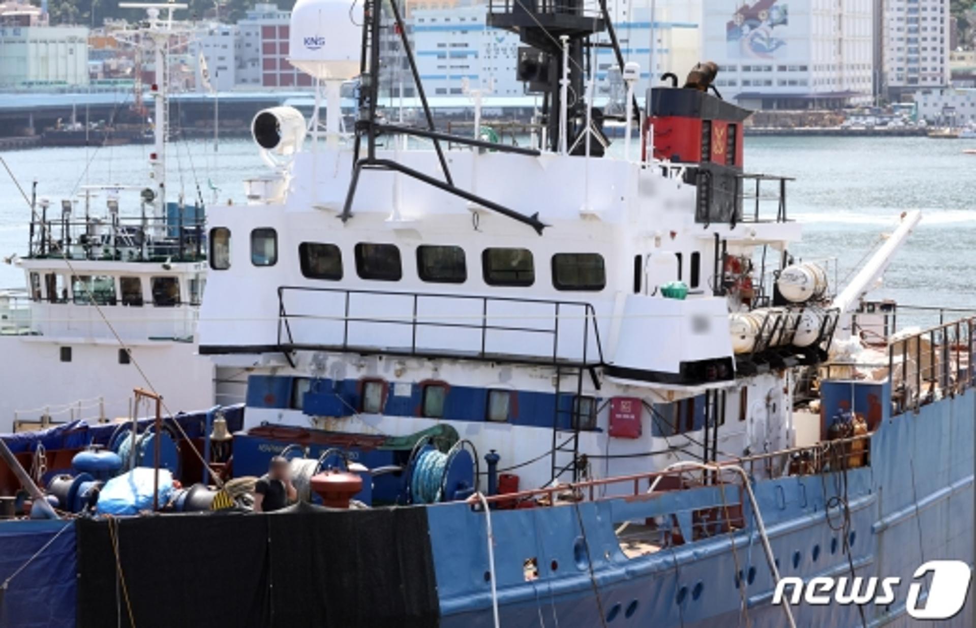 [속보] 러시아 선박, 베개·식탁·문손잡이·테이블서 코로나 바이러스 확인