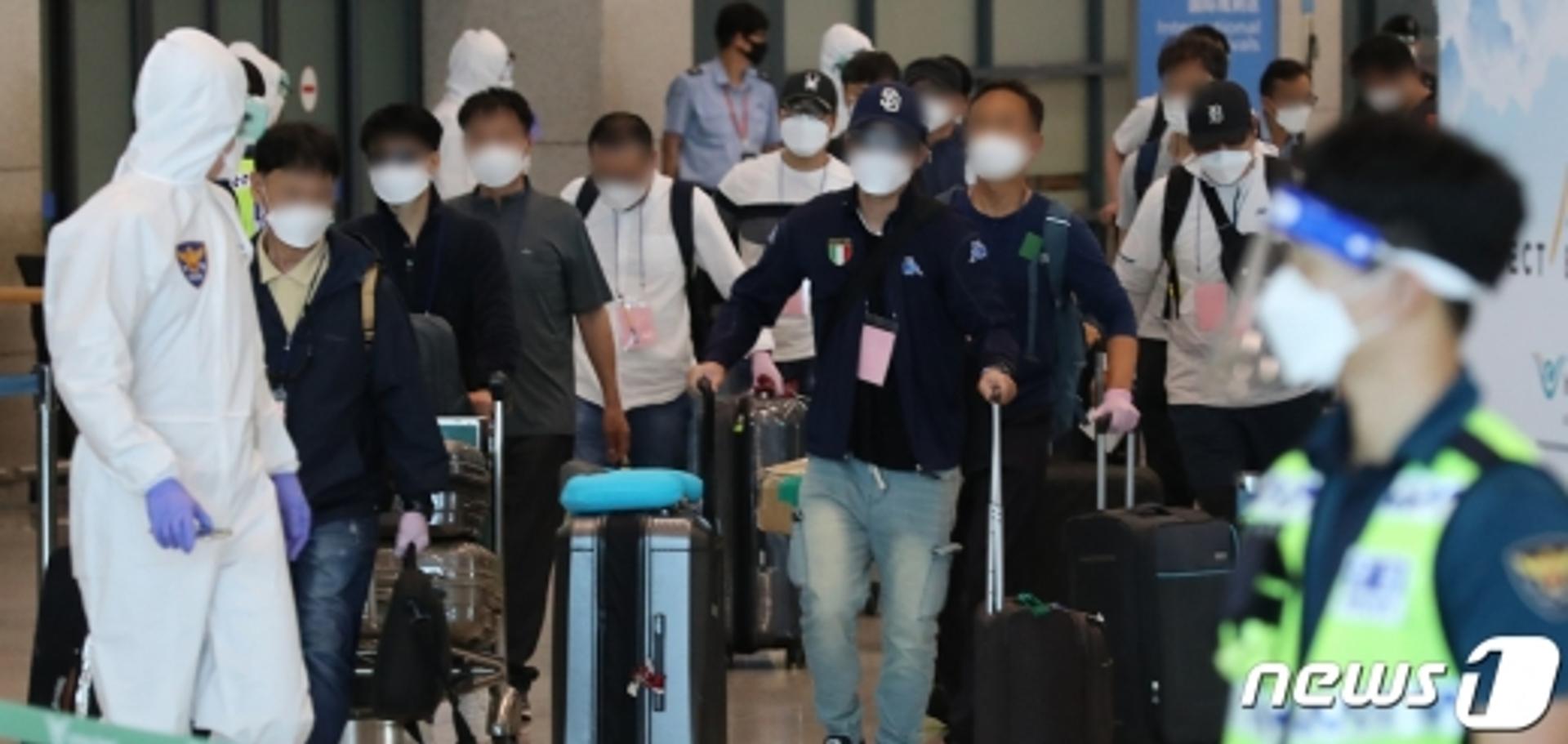 [속보] 해외입국 확진자에 추가감염 15명… 당국 "진단검사 1→2회"