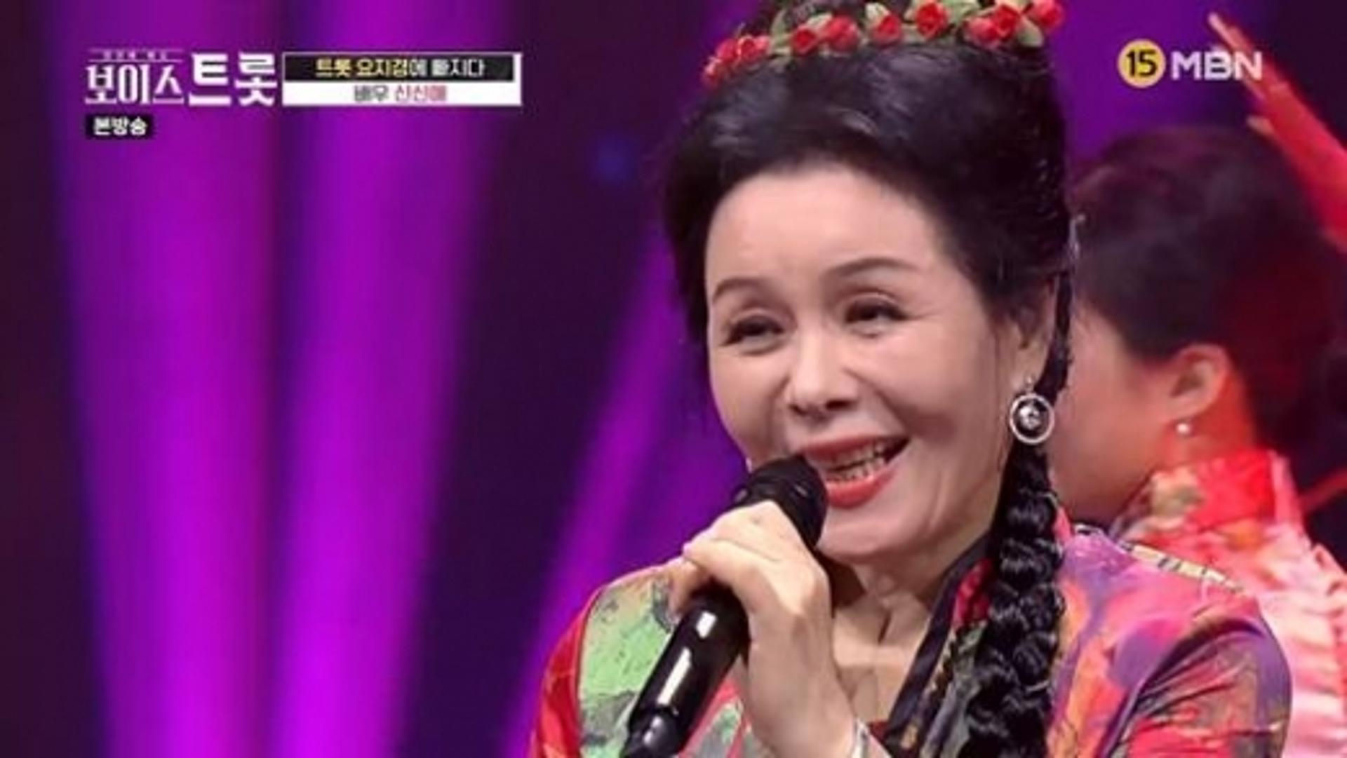 '세상은 요지경' 신신애, '웃으며 살자' 신곡 또 화제