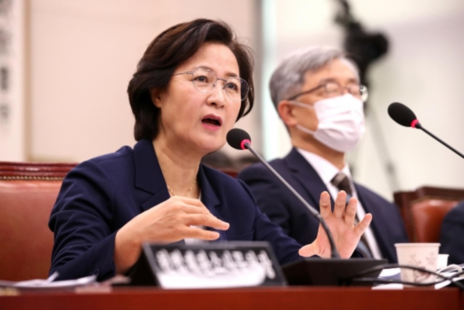 추미애 “계약갱신 2+2년, 인상률 5% 등 검토”