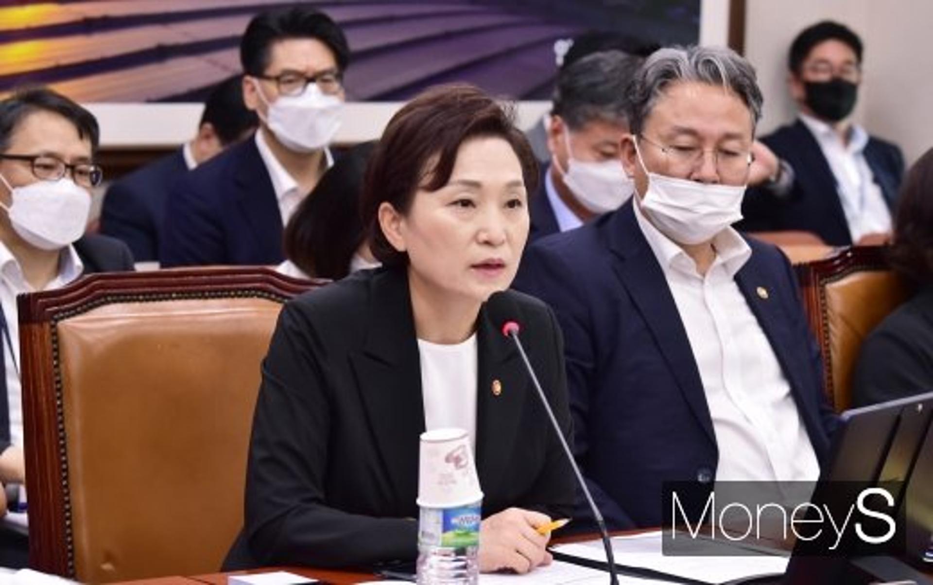 ‘로또 분양’ 막을 방법은?… 김현미 “대안 마련 중”