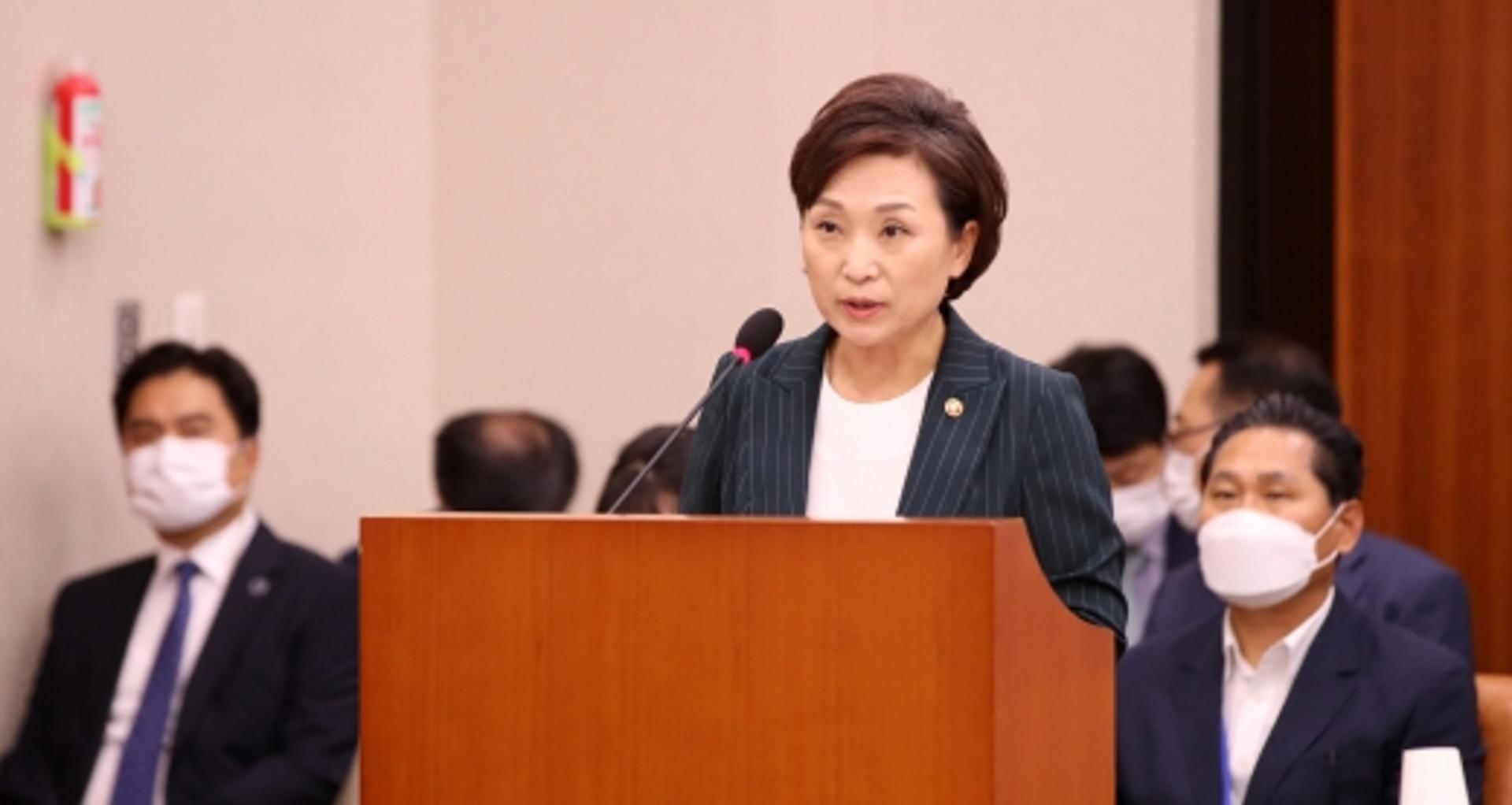 김현미 “임대차3법으로 시장 확연히 달라질 것”