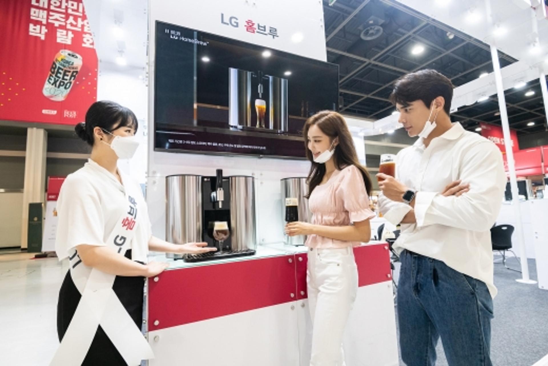 맥주박람회에 뜬 ‘LG 홈브루’… 갓 뽑은 수제맥주의 맛은?