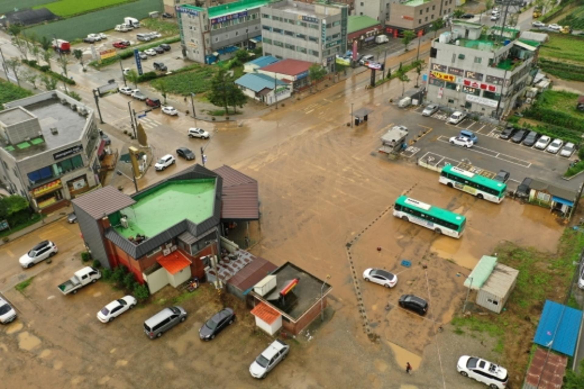 한반도 덮친 물폭탄… 중대본 비상 2단계 격상