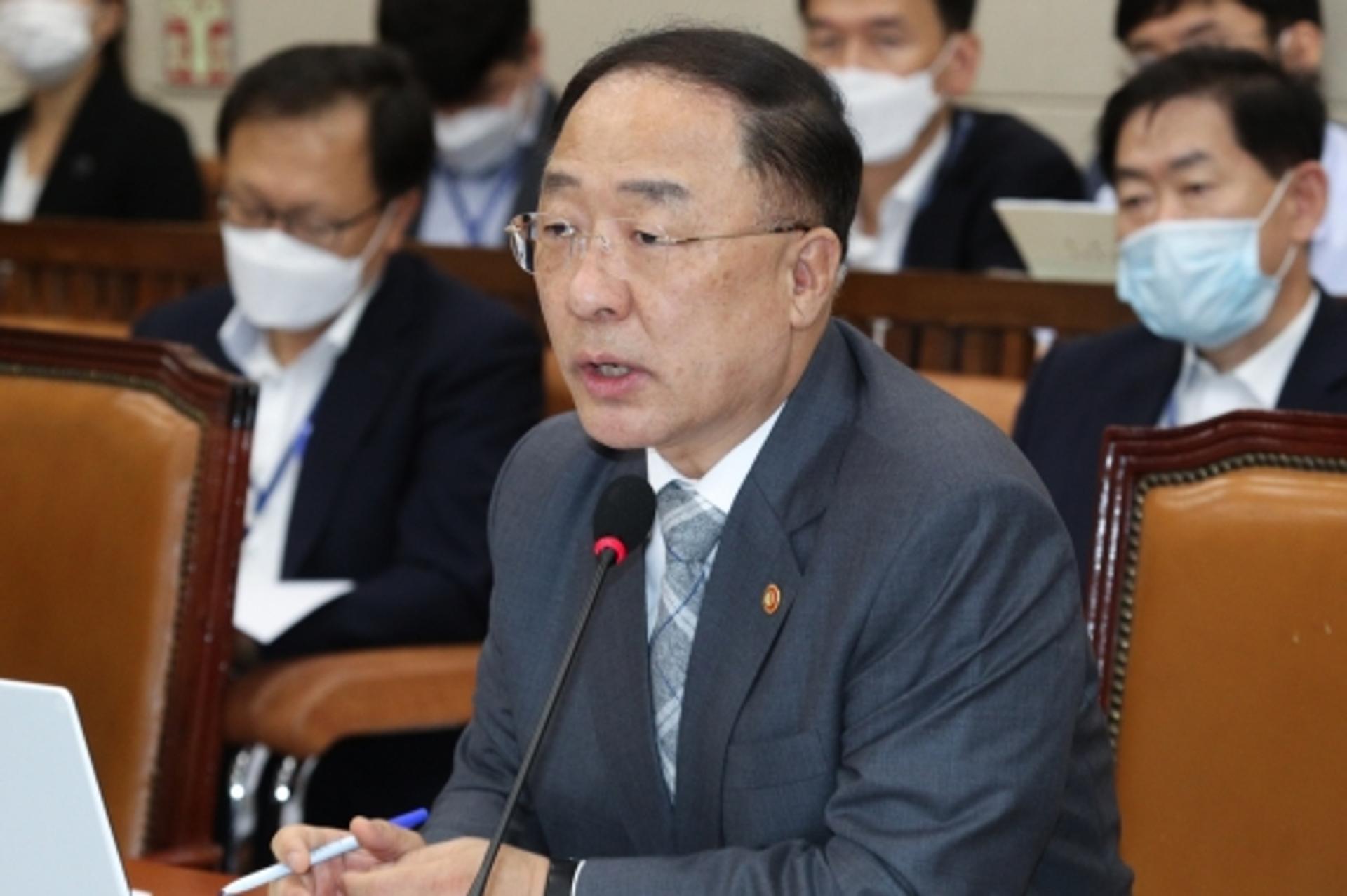 홍남기 부총리 “전세 쉽게 소멸 안 될 것”