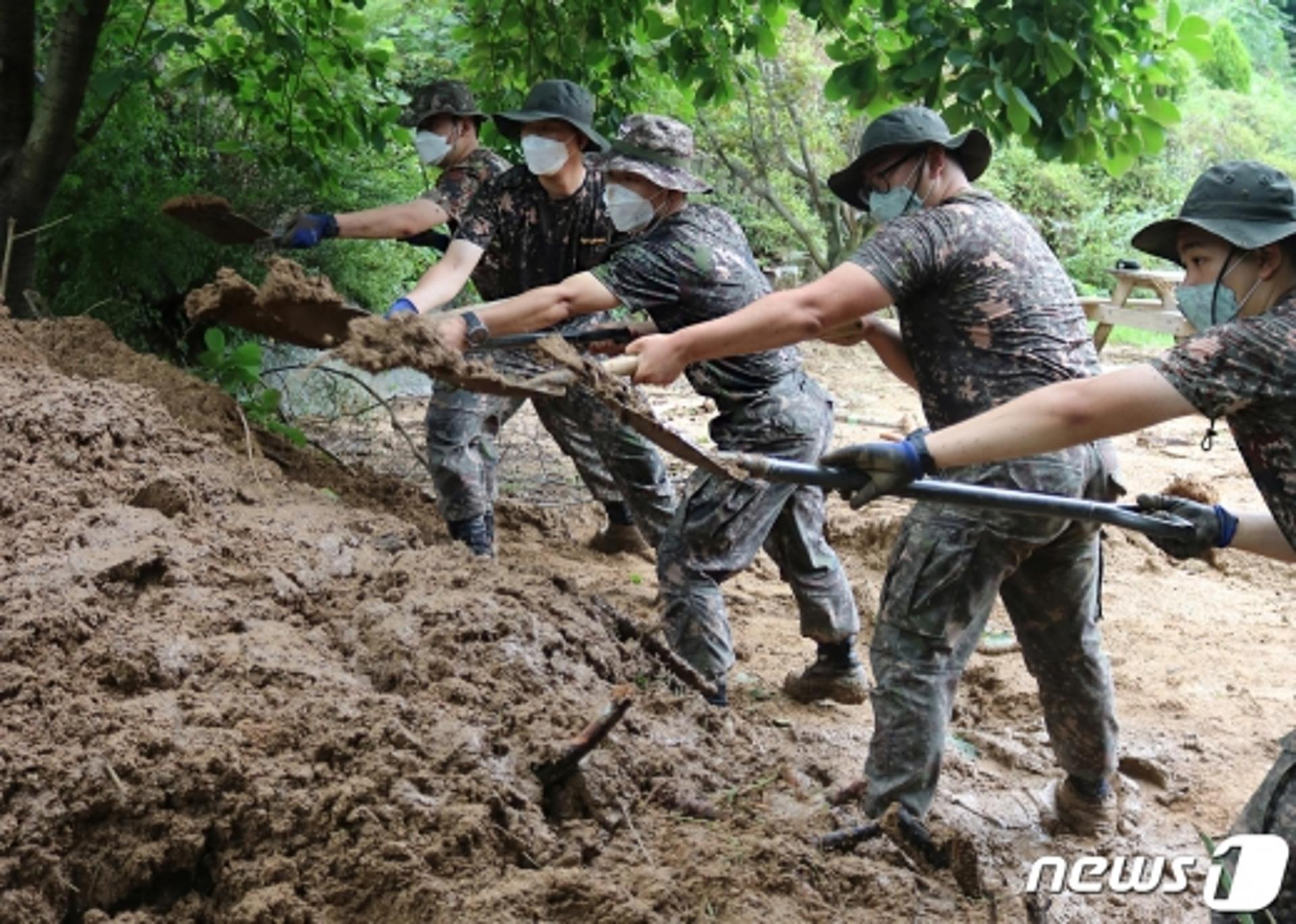 병사월급 100만원 시대 열린다… 5년간 인상률 78%