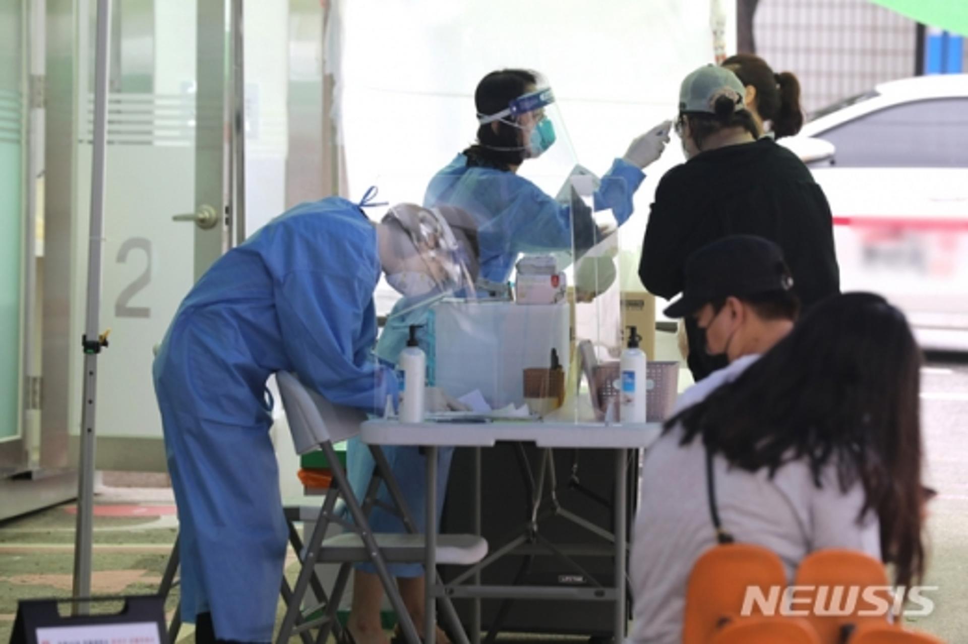 용인시청, "죽전고·대지고 학생 4명 코로나 확진"… 지역감염 우려