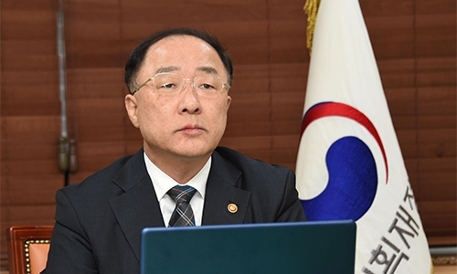 홍남기 부총리 "온라인 플랫폼의 부동산 교란 형사처벌할 것"