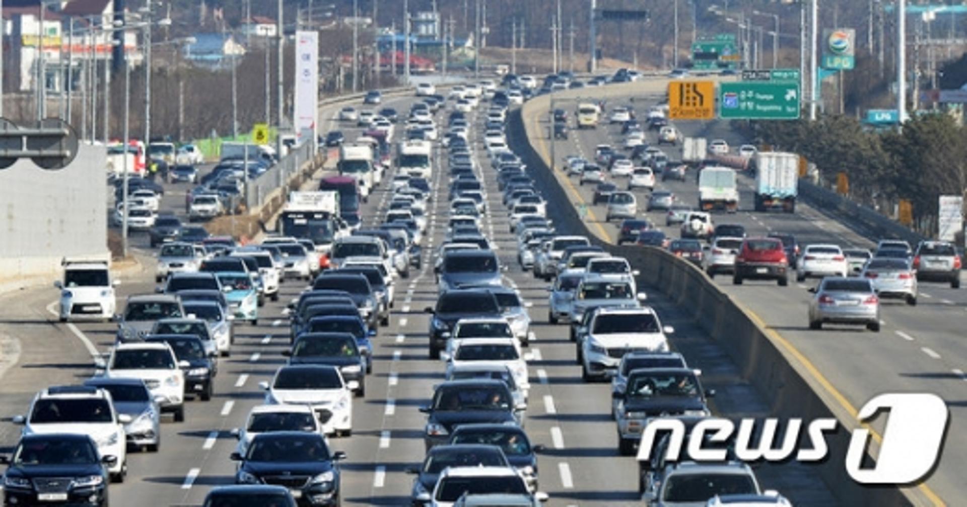 부산→서울 '4시간 50분'… 고속도로 상행선 '혼잡'