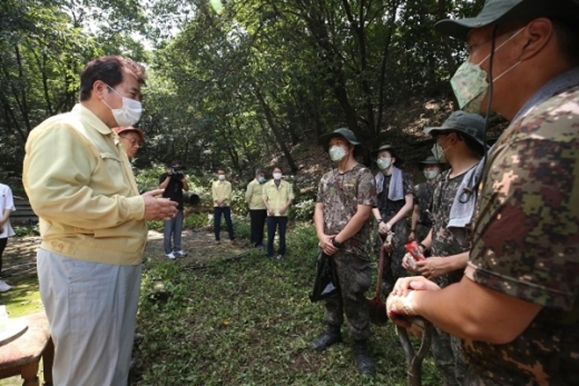 백군기 용인시장, 백암·원삼면 수해복구 봉사 참여