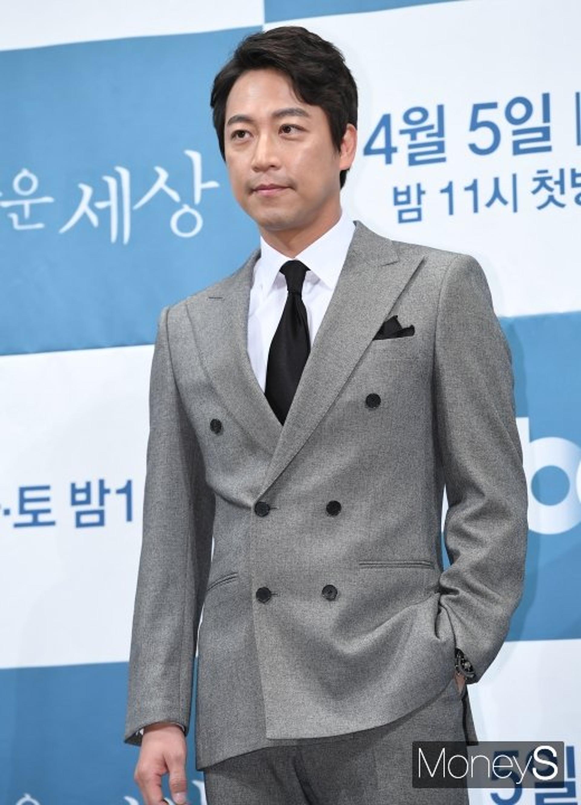 오만석 코로나 '음성' 판정… "심려끼쳐 드려 죄송"