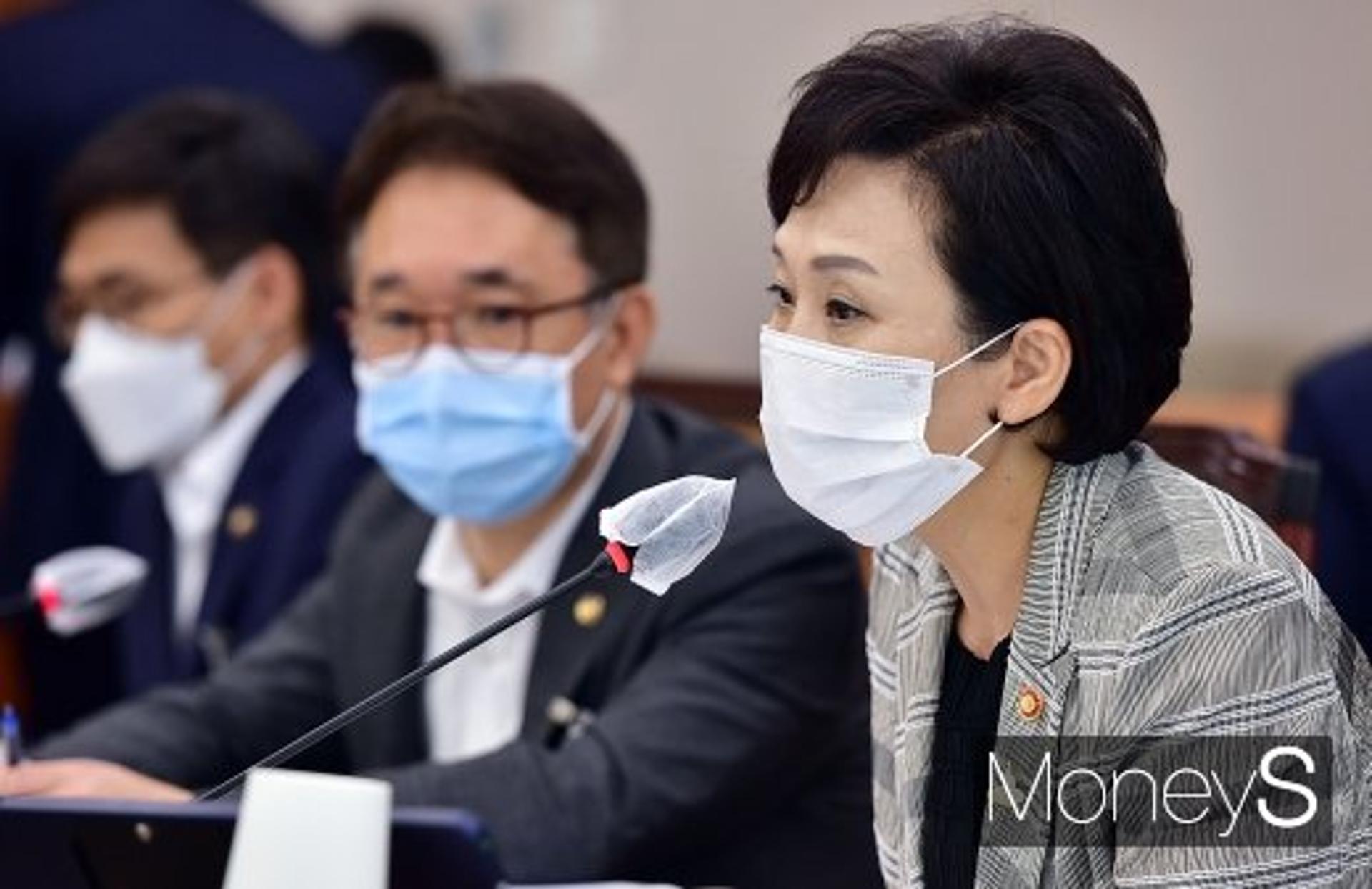 ‘부동산시장감독기구 내년 가동될까… 김현미 “연내 법 제정 목표”