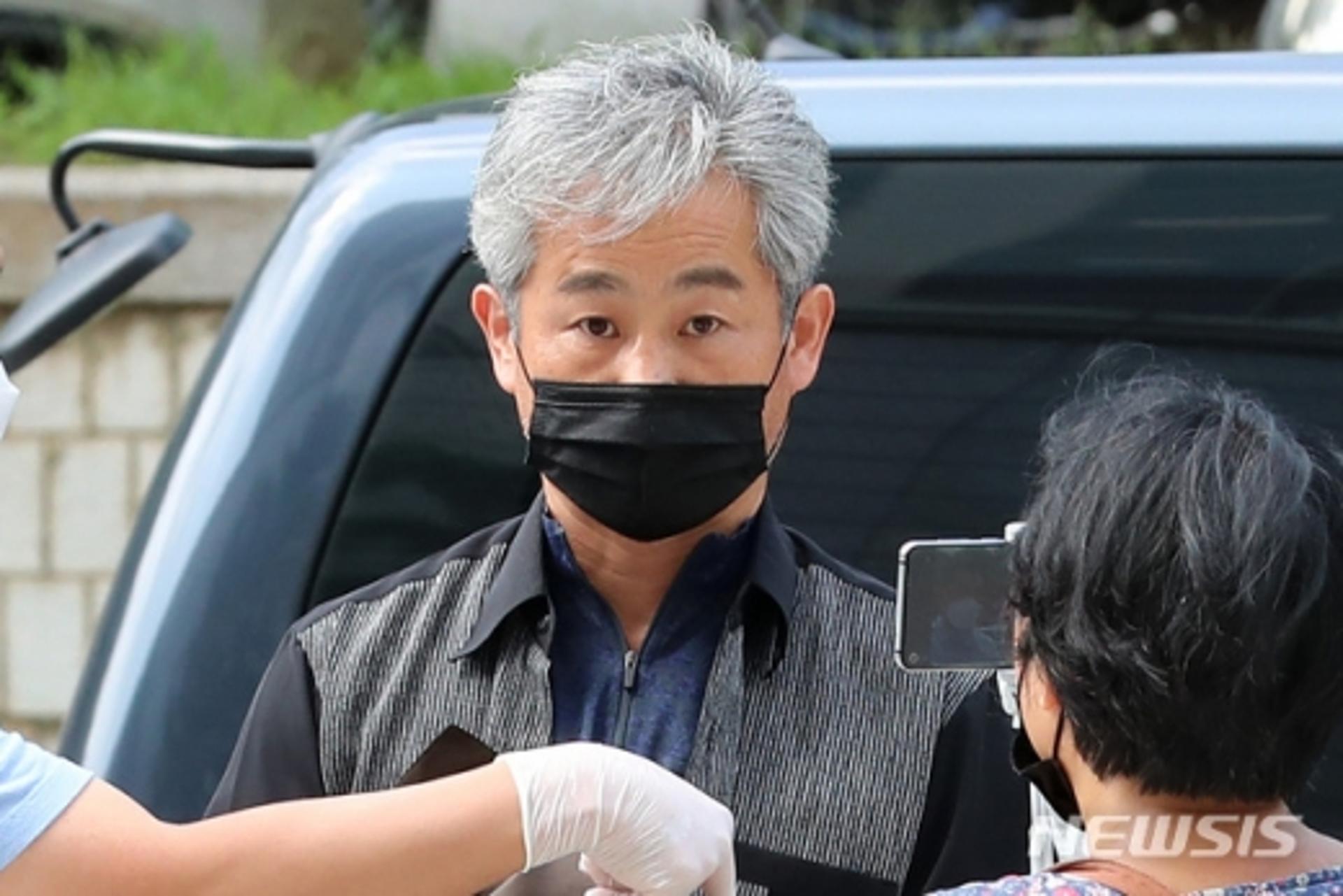 청와대, 대통령 '신발투척' 못 막은 경호부장 전보 조치