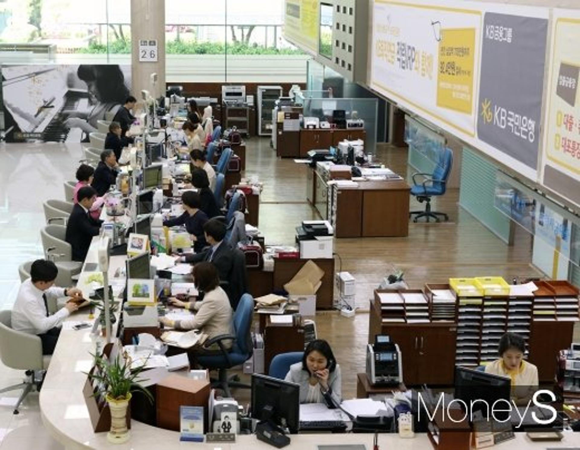 점포 닫으려면 외부평가… "은행, 인건비 공개하라고?"