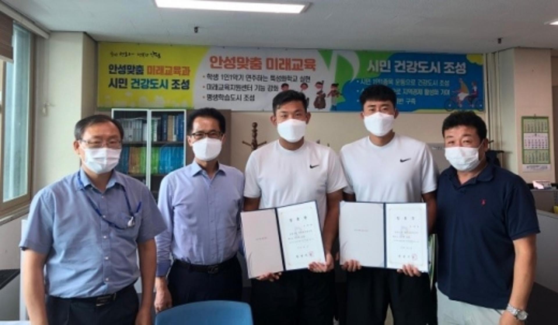 테니스 선수 김형돈 · 김재환, 안성시청 行
