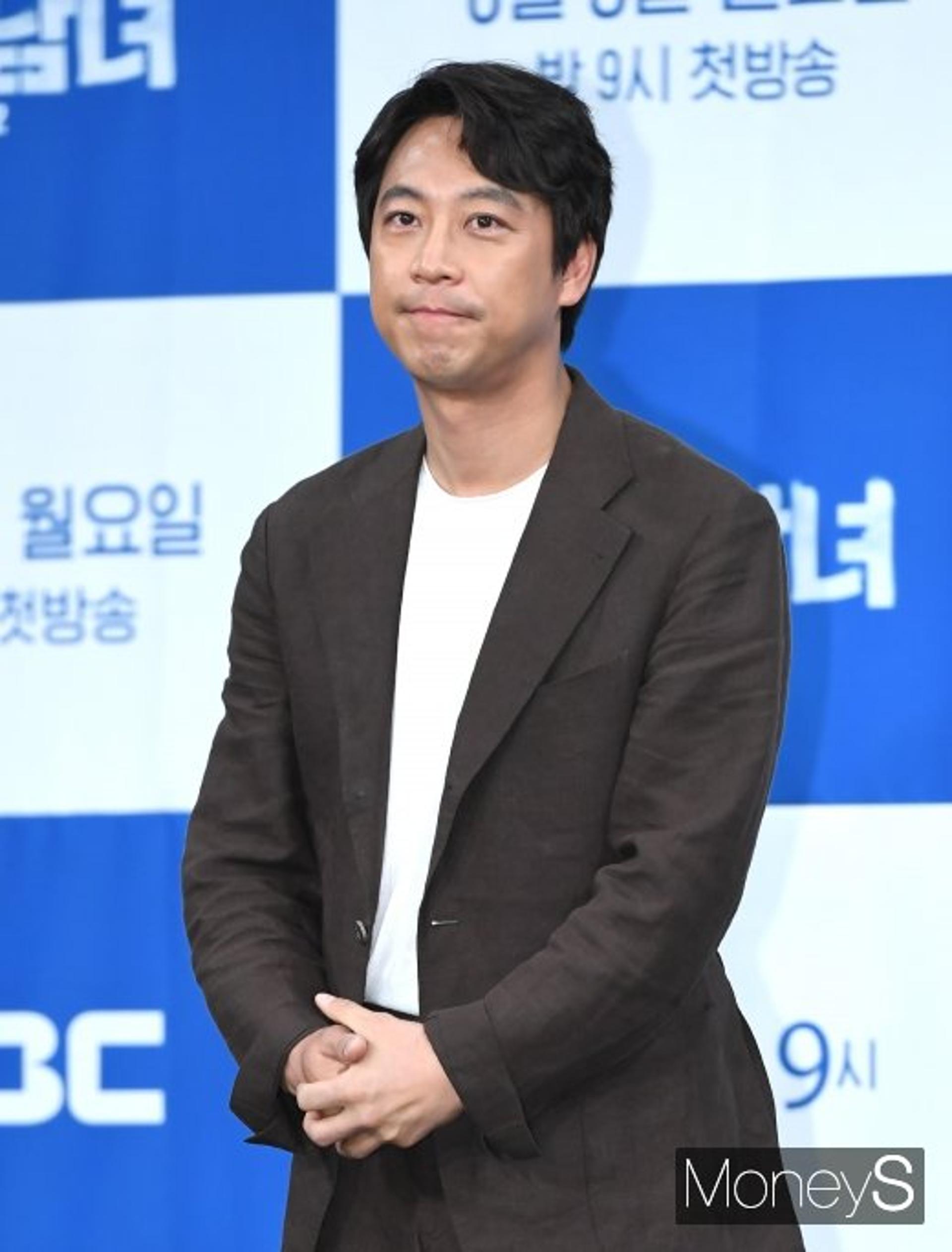 오만석 코로나 재검 결과 '음성'… "의료진들 힘내길"