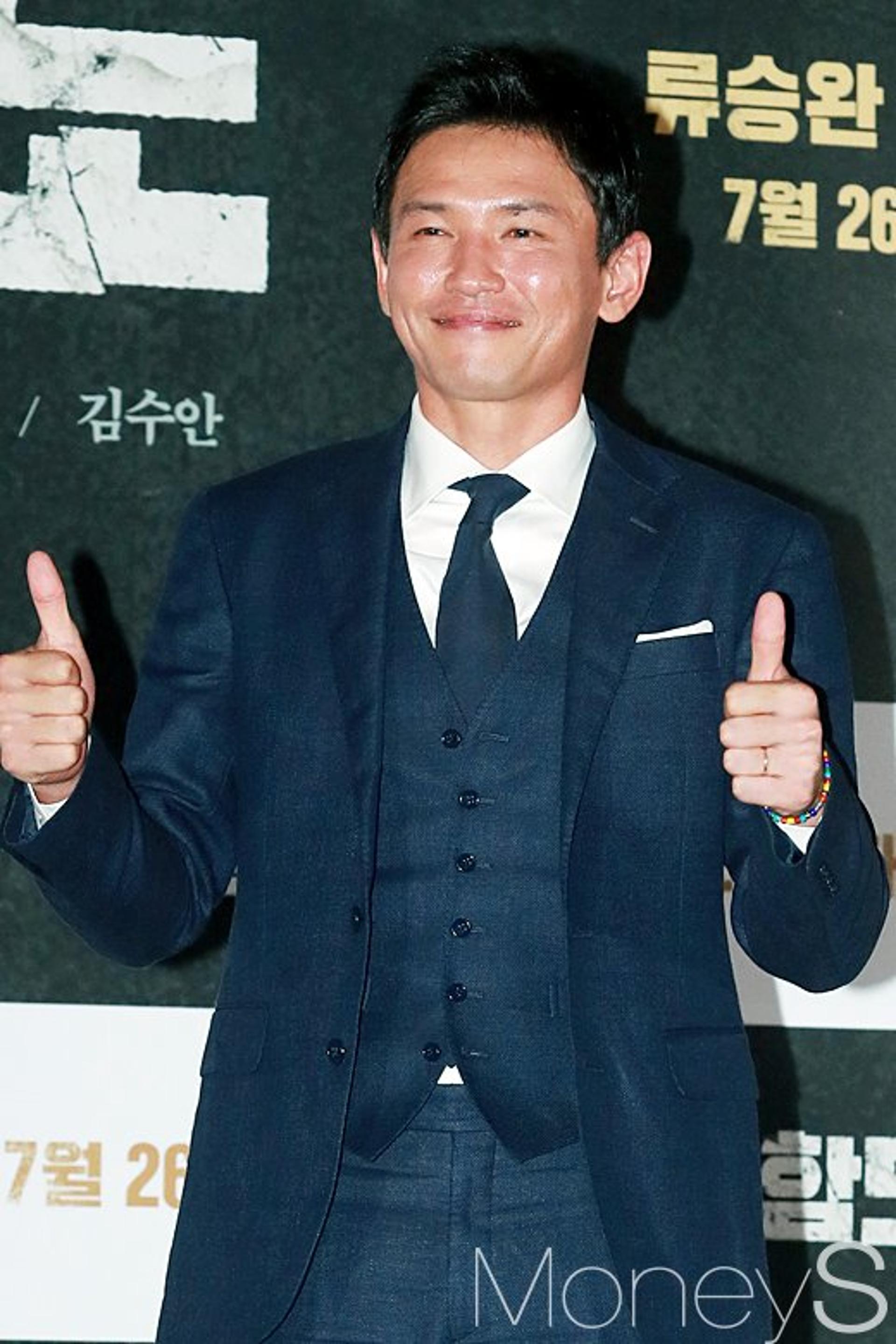황정민 귀국 "'교섭' 마치고 자가격리, 코로나 음성"