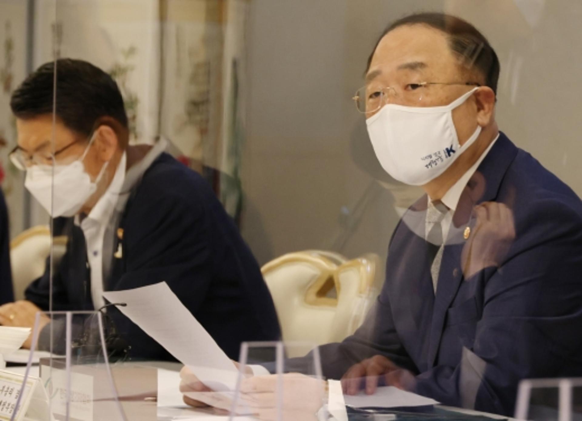 홍남기 “3기 신도시 사전청약 내년 7월부터… 무주택자 내 집 마련 기대” (종합)
