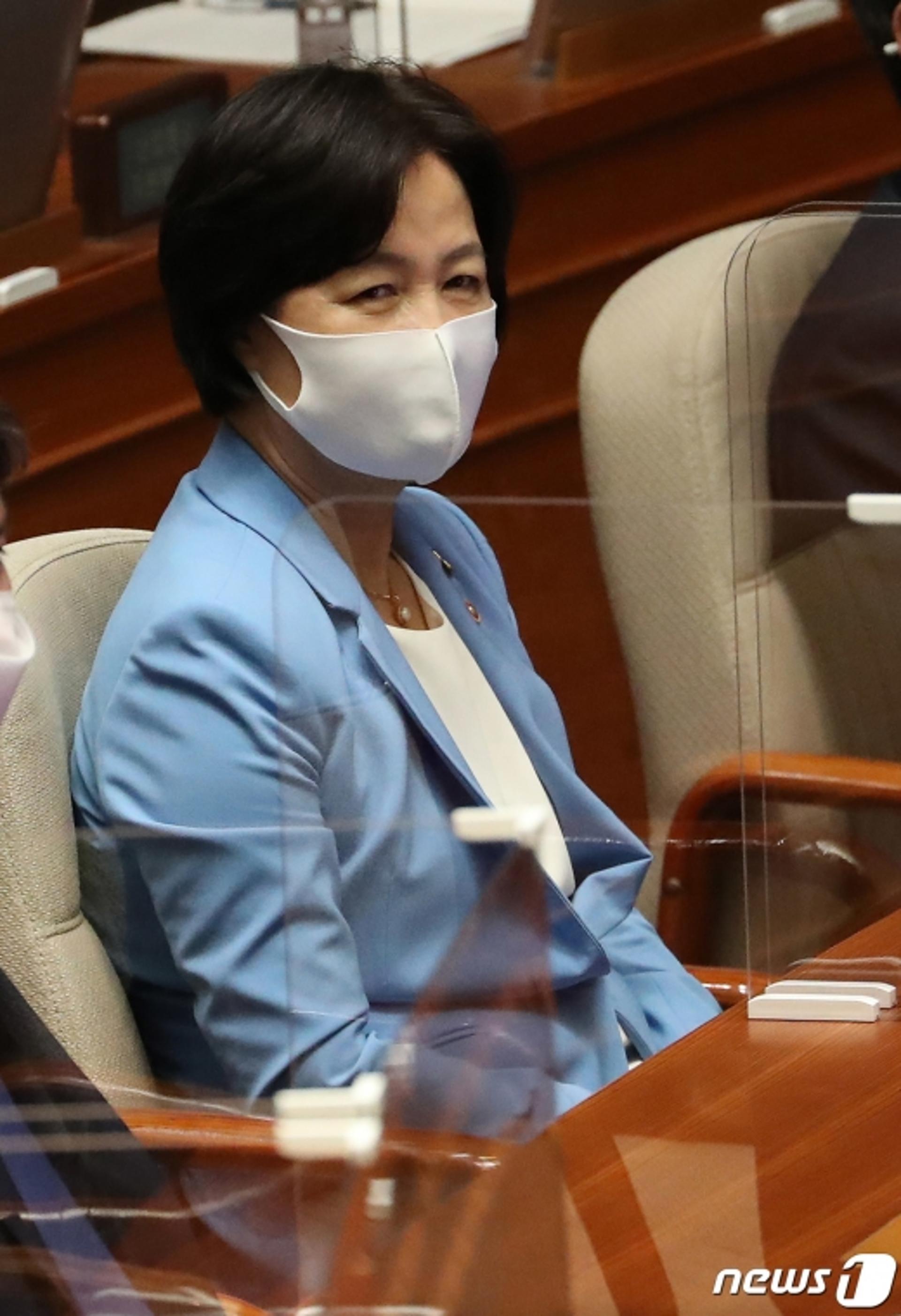 추미애 장관, ‘절세 꼼수’ 지적에... “아들 편법 없다” 반격