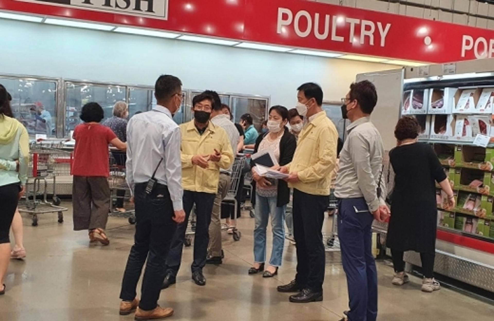 광명시, 대규모 점포 11곳 집중 점검… 계도 기간 지나면 벌금 · 과태료