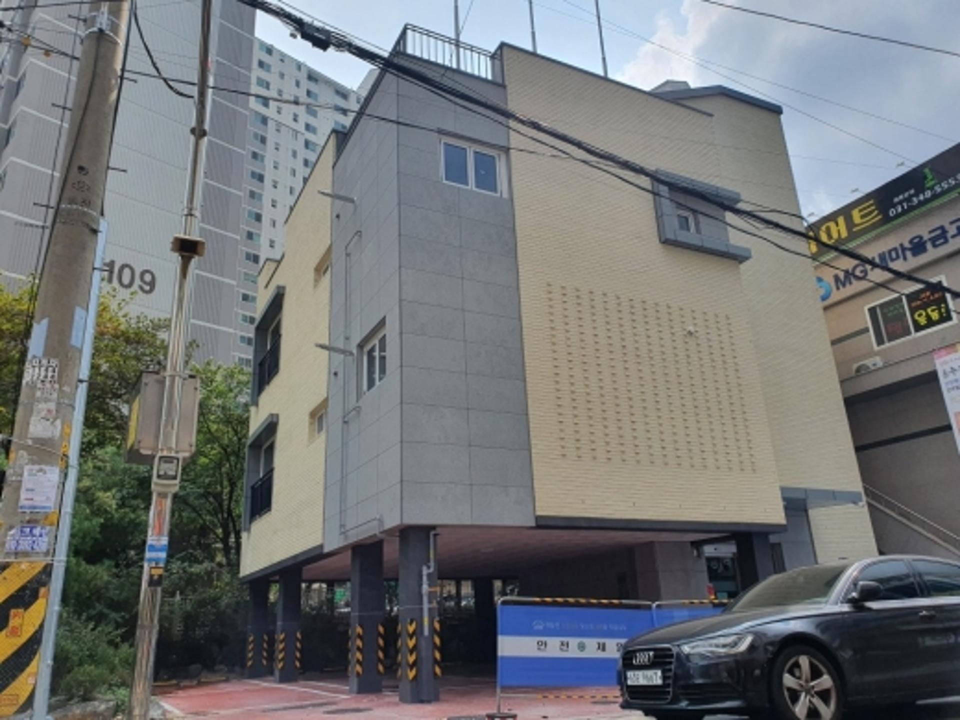 안양시 237번째 경로당 신축…옥상 파라솔 설치 눈길