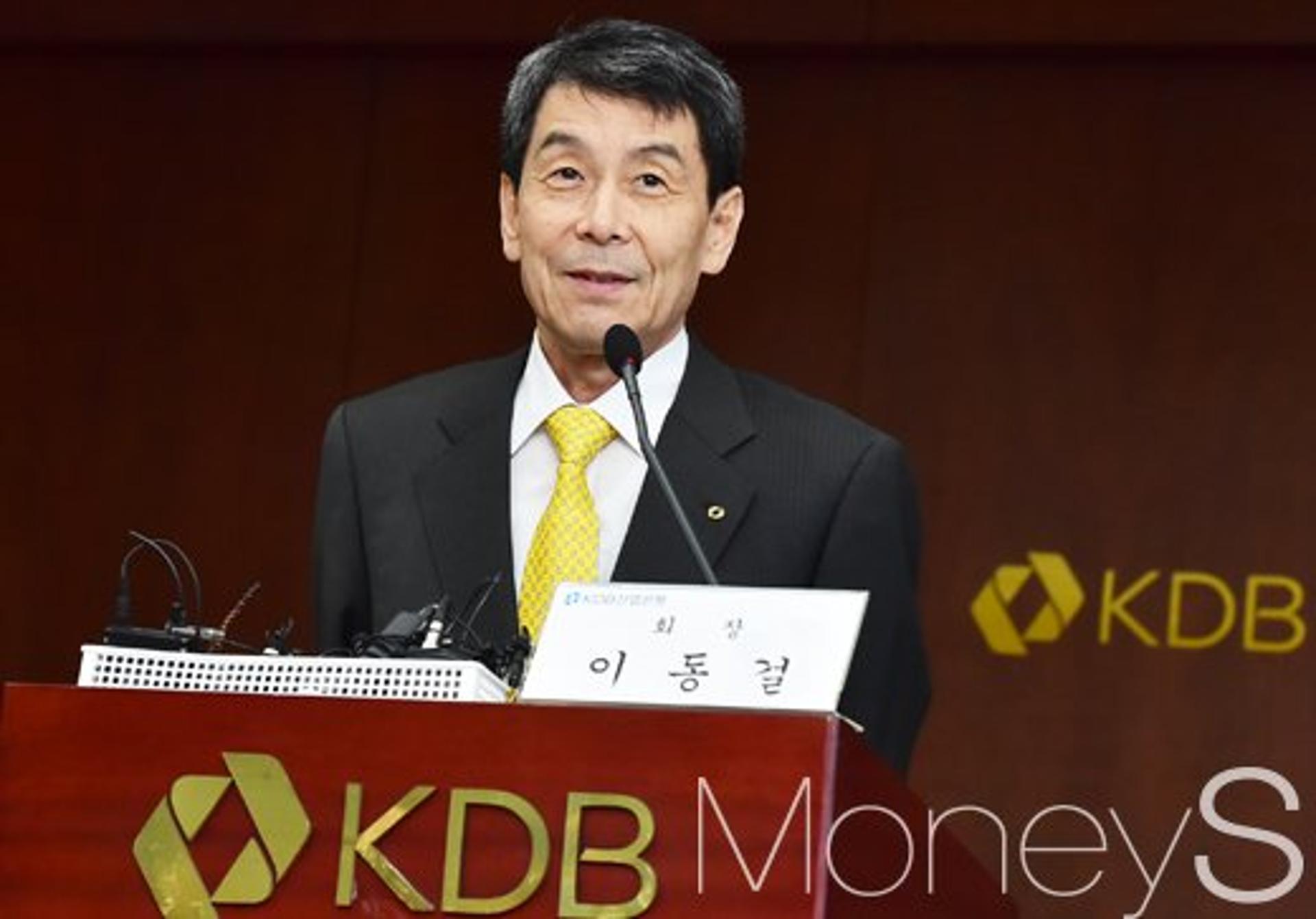 이동걸 산은 회장 임기 3년 더… 26년 만에 네번째 연임