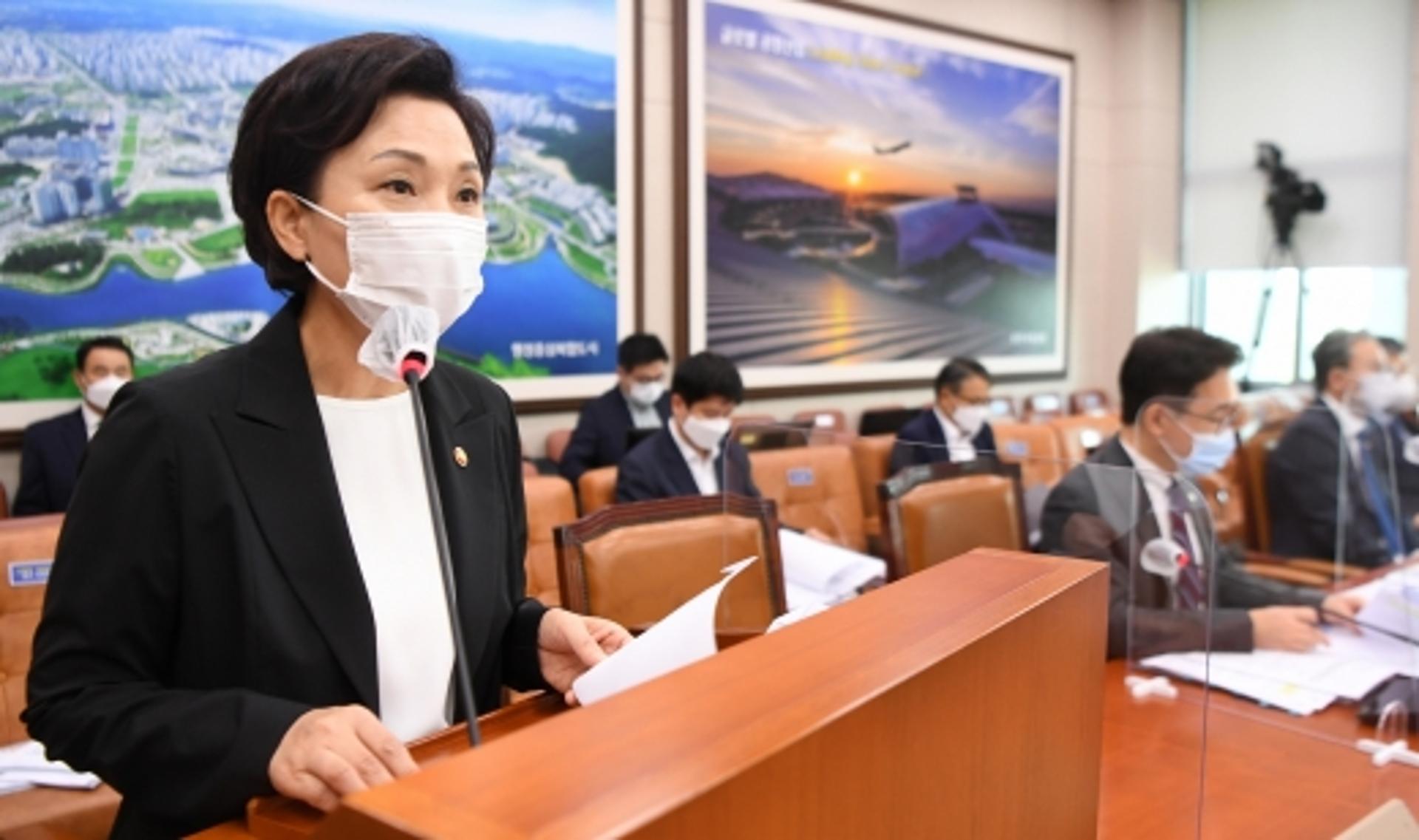 김현미 “전셋값 대체로 안정… 상승폭 높은 특정지역 대처할 것”