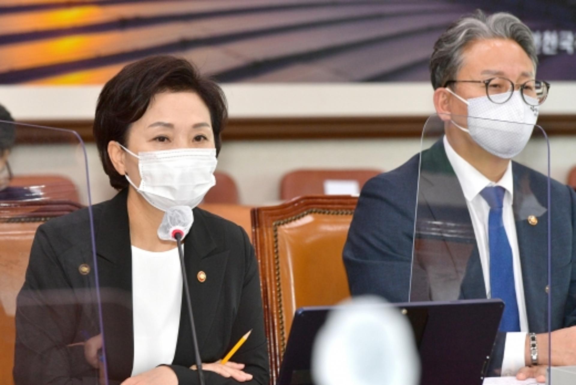 김현미 “일시적 임대시장 혼란 극복하면 주거안정에 도움”