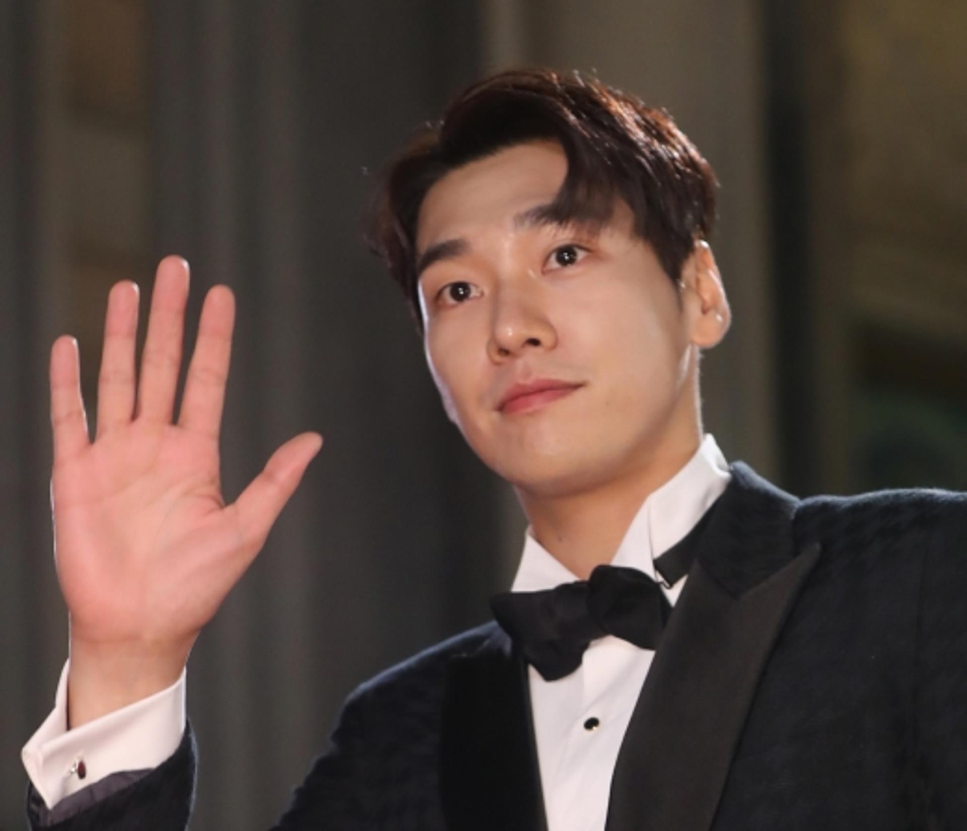 조카바보 김영광의 반전 일상… “혼신의 힘 다해 공룡 변신”