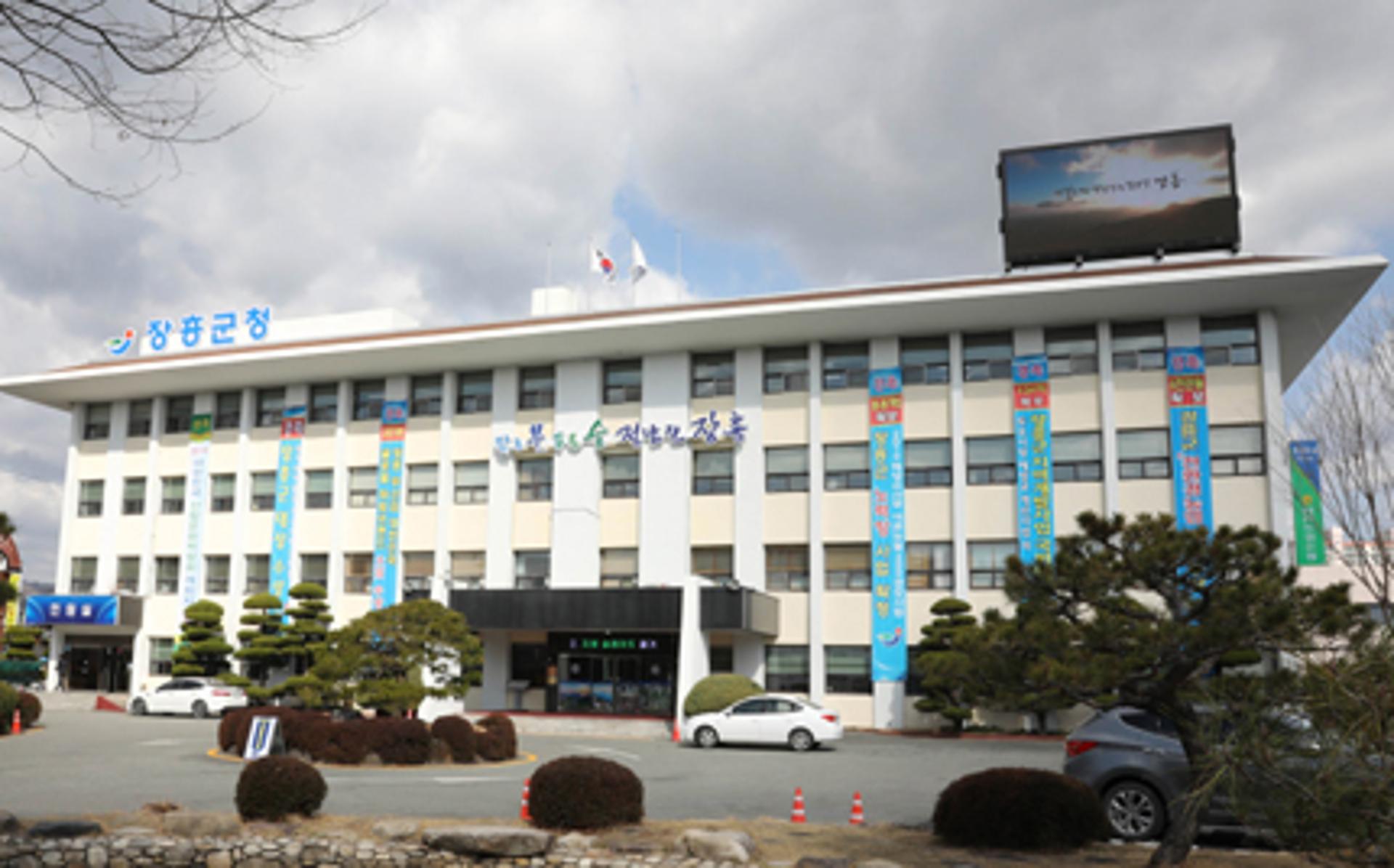 무소속 군수의 설움? 'D등급 장흥군청사 건립' 의회서 또 발목