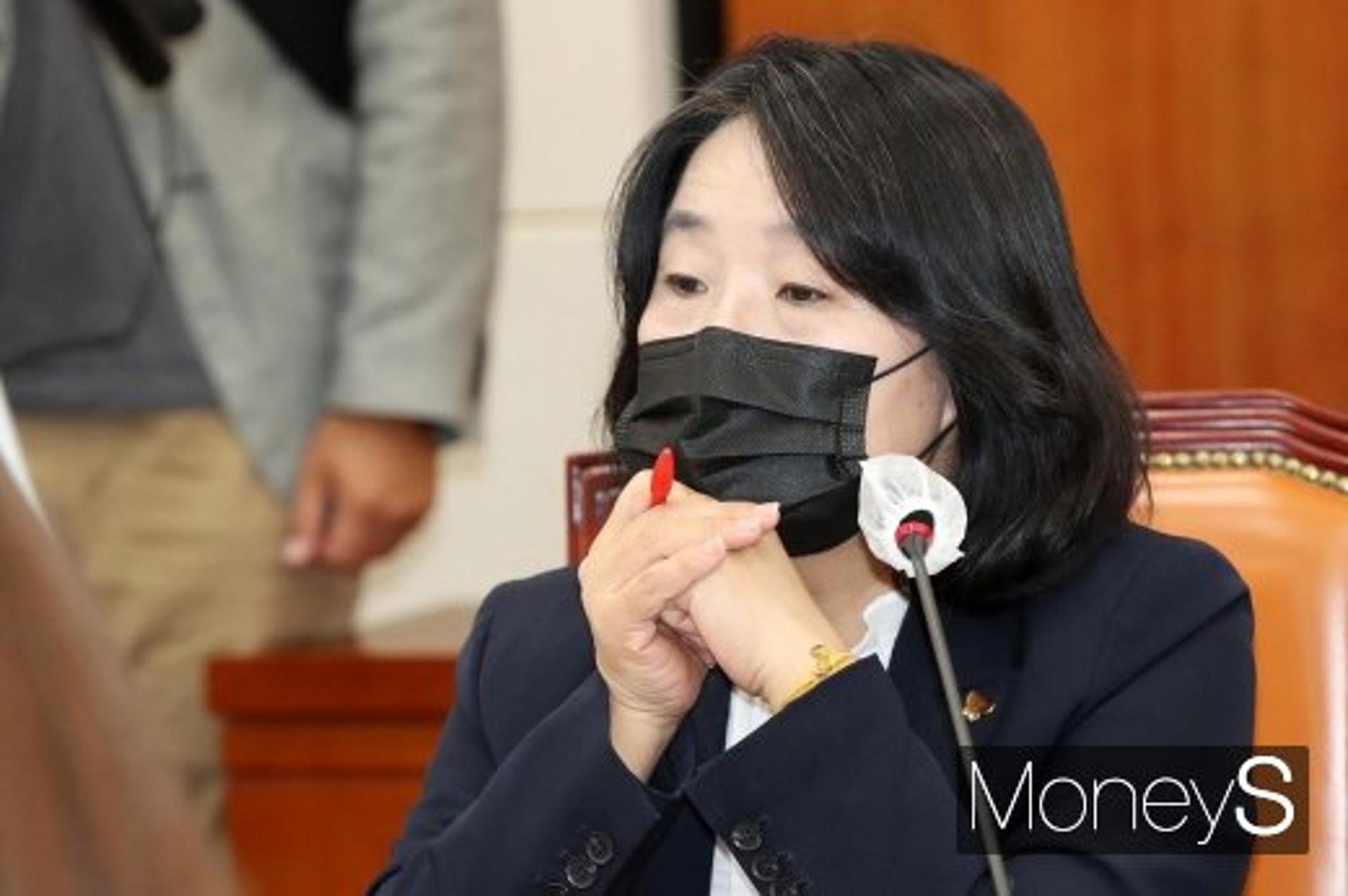 민주당, 윤미향 의원 당직 정지··· 내일 최고위서 의결