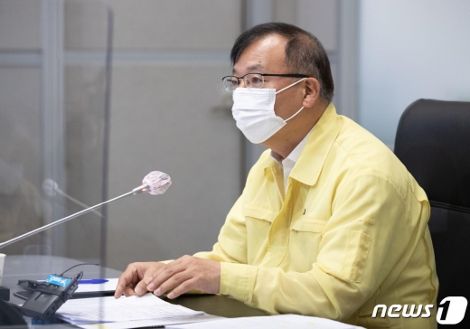 코로나19, 신규 확진자 110명… 정부 "확진자 감소세 더뎌"