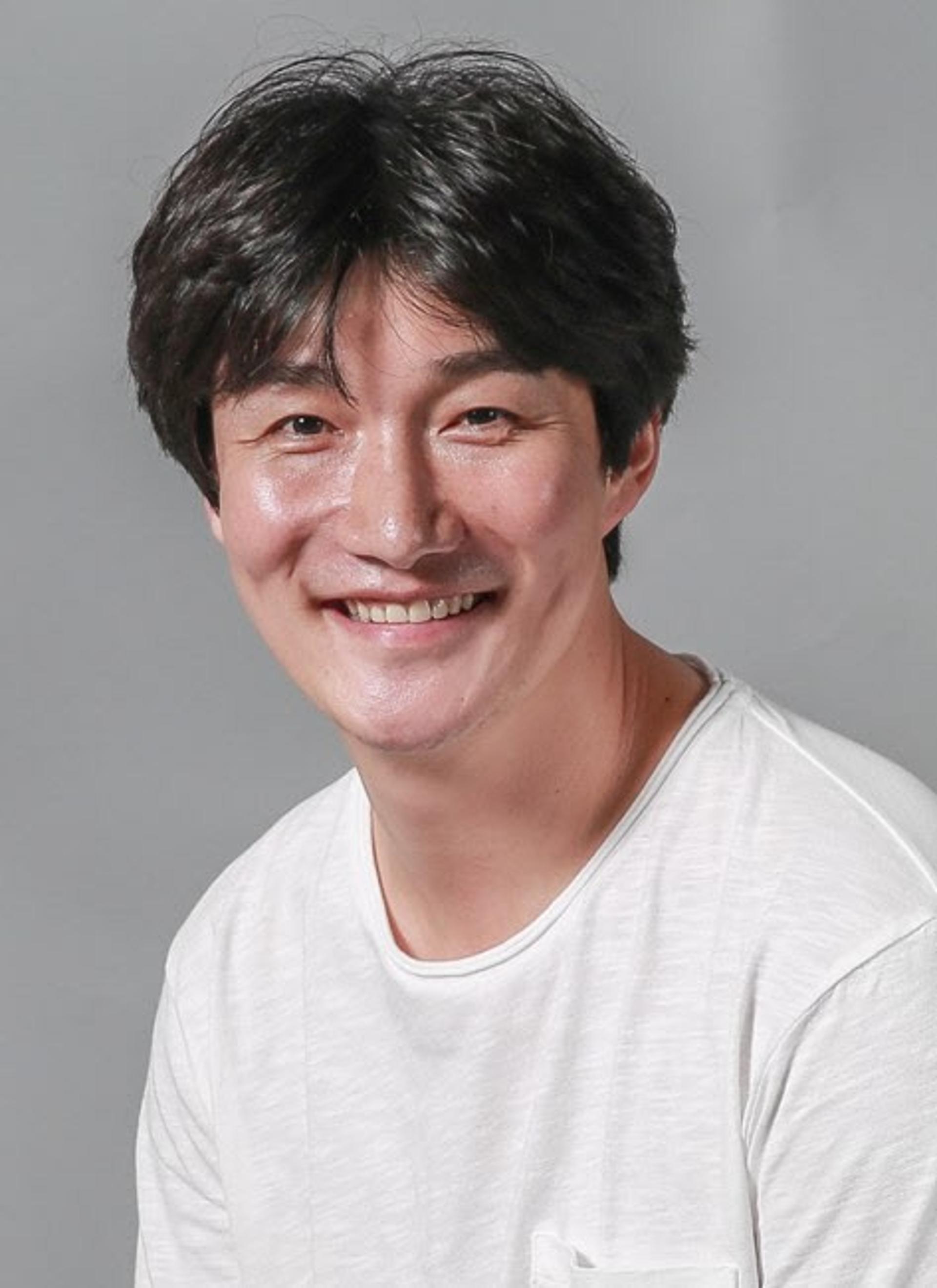 '코로나19 완치' 허동원 "의료진 희생 잊지 않을 것"