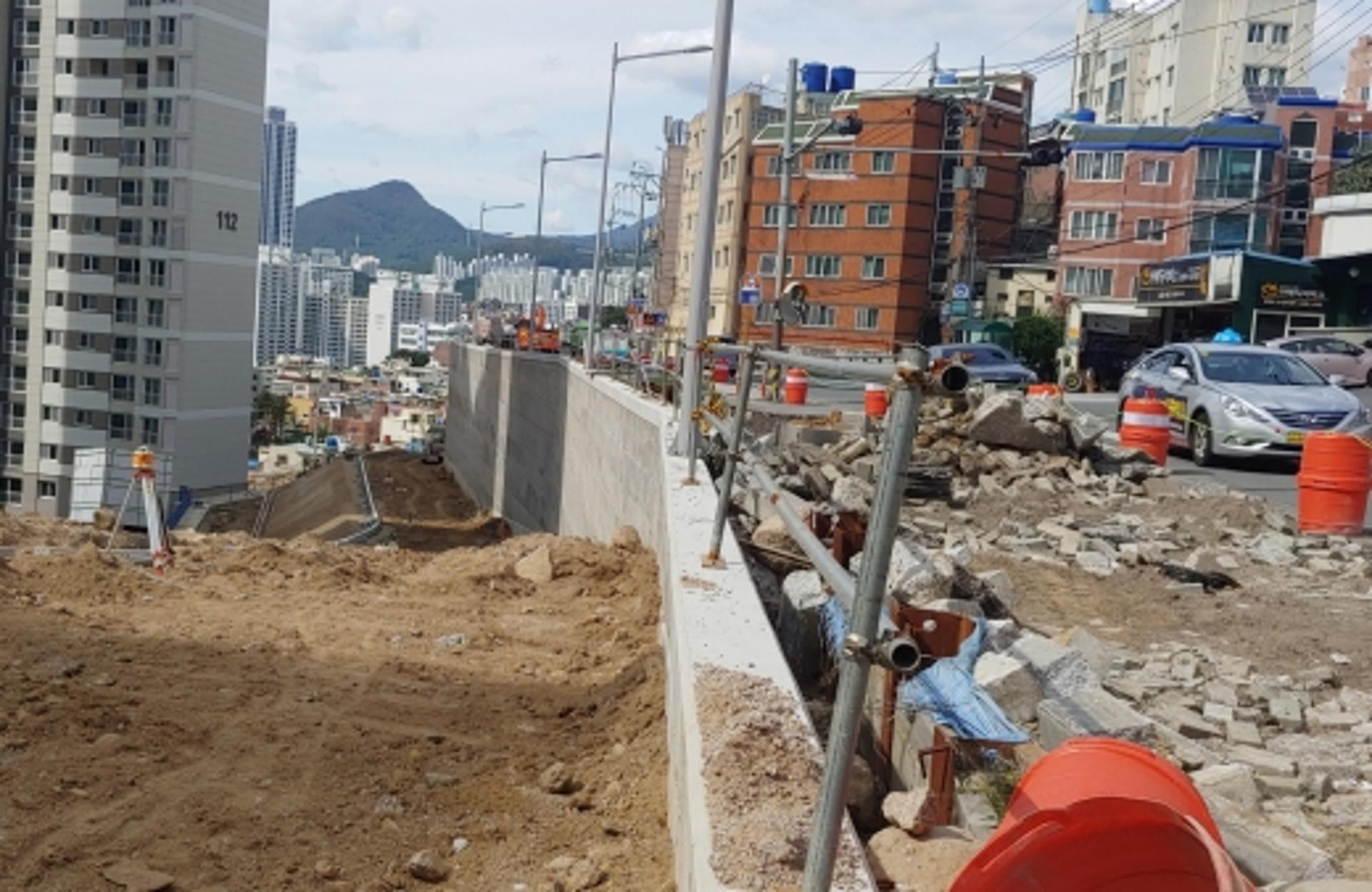 "설계대로 공사가 안되고 있다"는 주민들… 부산진구청, 준공은 “글쎄”