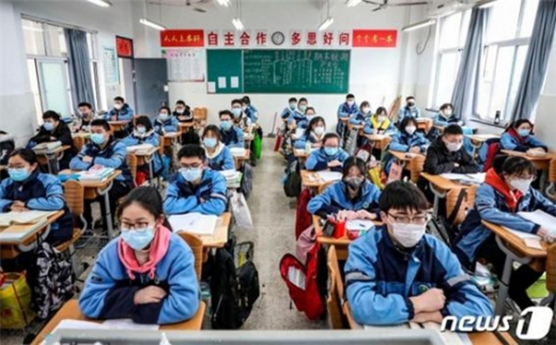 "하루 12시간 일하고 월 65만원"… 中, 고등학교 갑질 논란