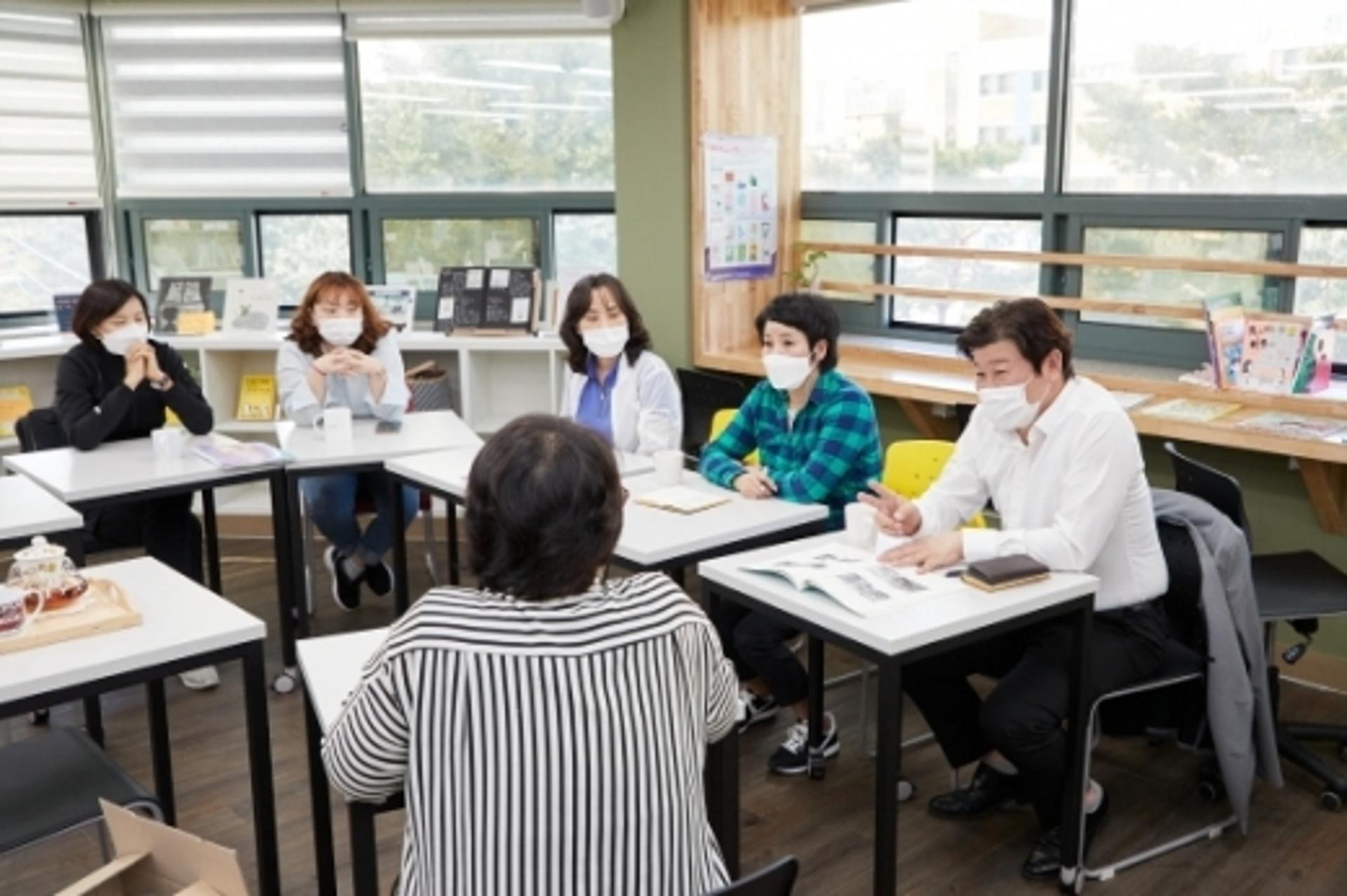 의원연구단체 공유도시 용인Ⅱ, 마을공유공간 '천천히작은도서관' 답사