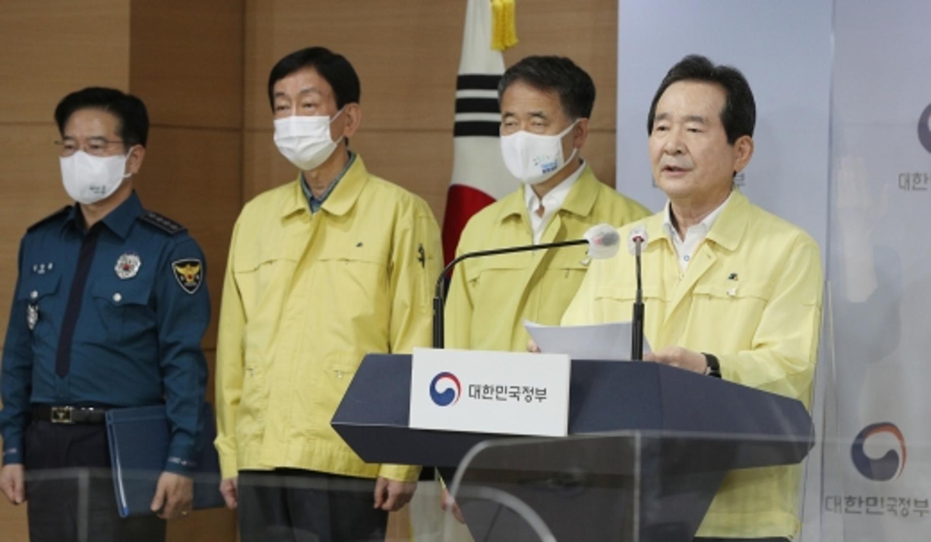 정총리 “추석 고향방문 자제 부탁… 불법집회 무관용 대응”(종합)