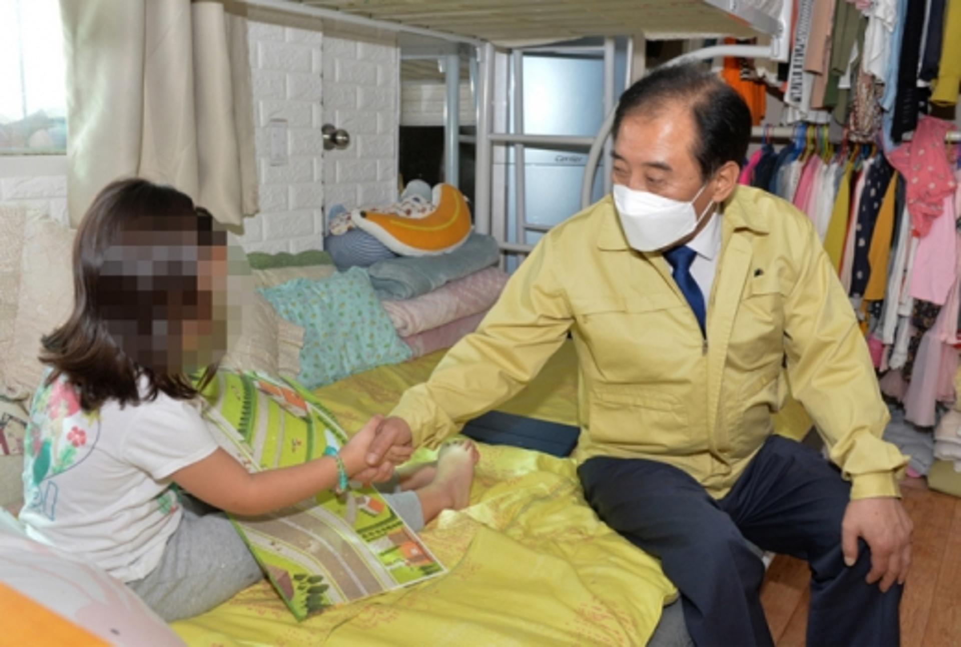박윤국 포천시장, 추석맞이 아동·청소년 가정 방문 격려
