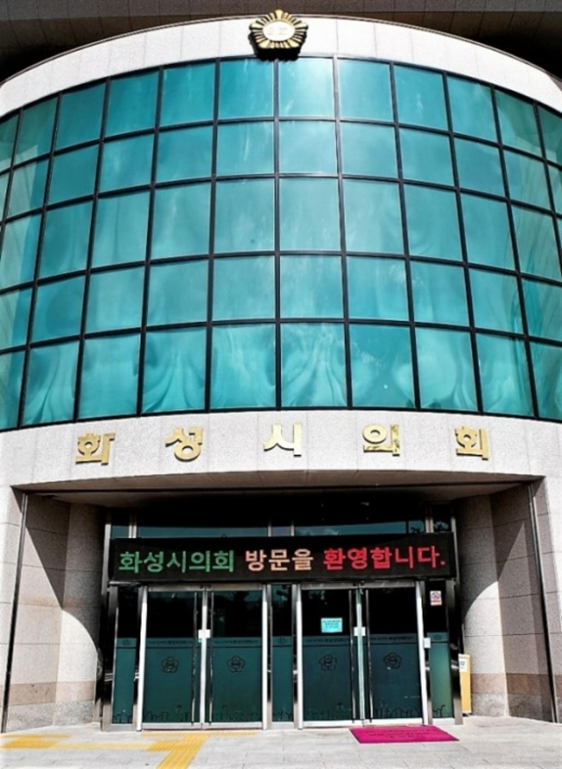화성시의회, 추석맞이 소외 이웃 방문 격려·위문품 전달