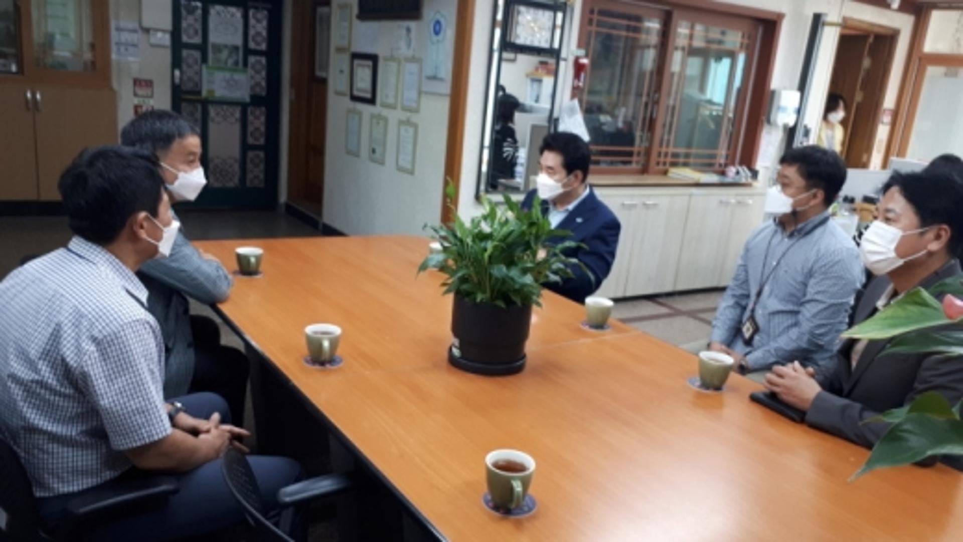 백군기 용인시장, 추석 앞두고 아동양육시설 격려 방문