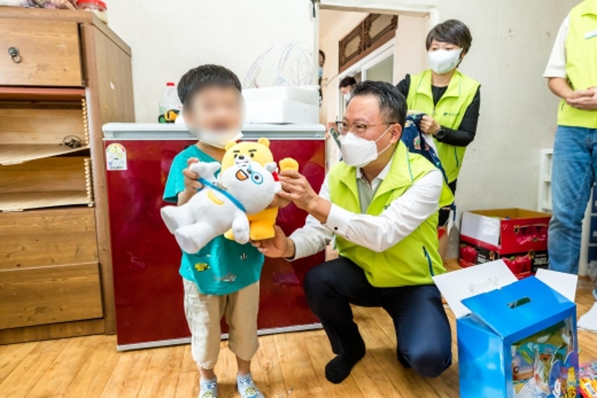 광주은행' 보름달 소원 선물'에 아이들도 활짝