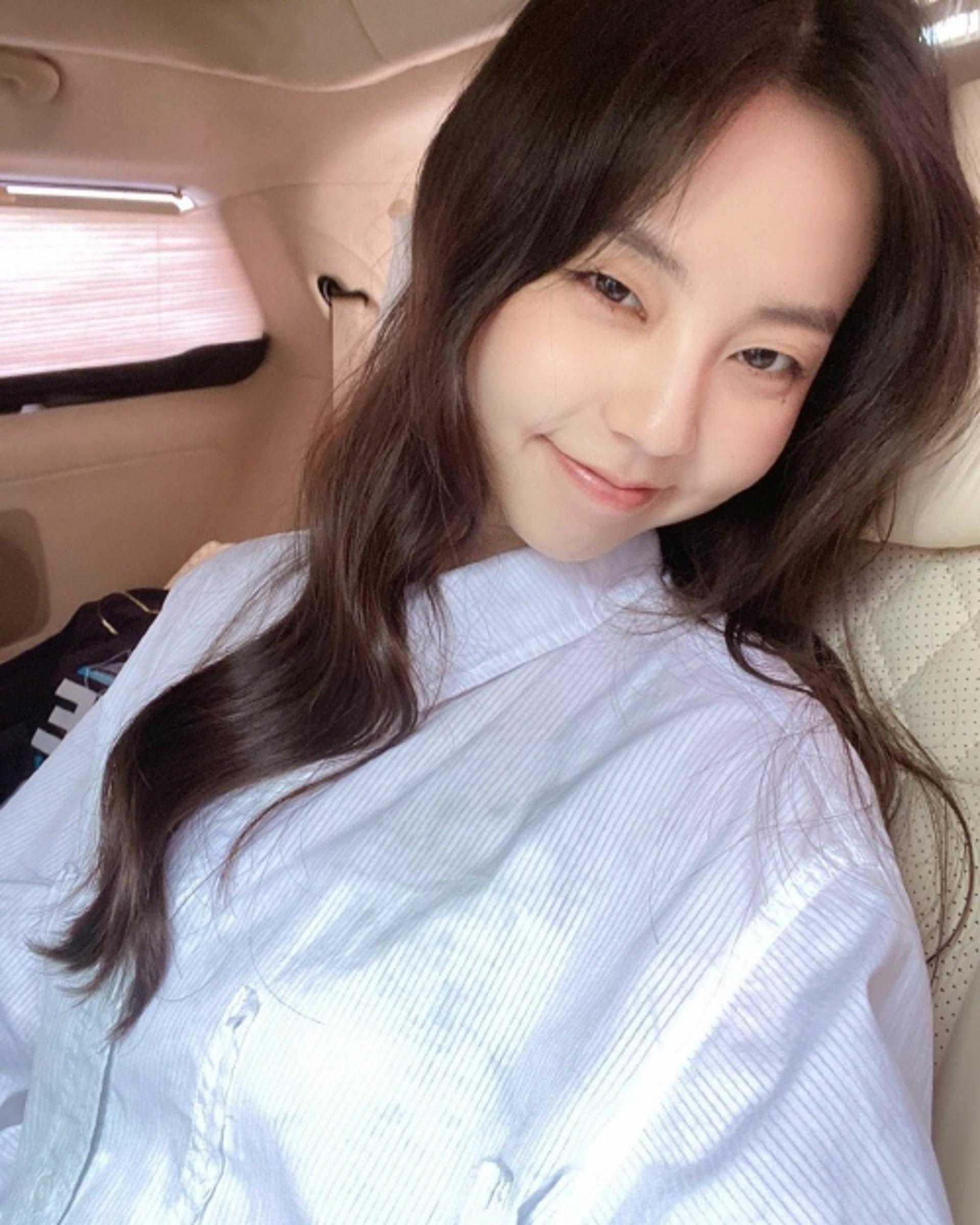 오늘도 미모 열일 하는 안소희… “해피 추석”