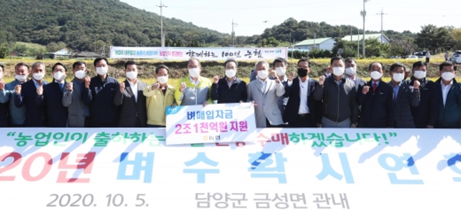 전남 담양 벼 수확 현장 찾은 농협중앙회장…농심 달랠 대책은?