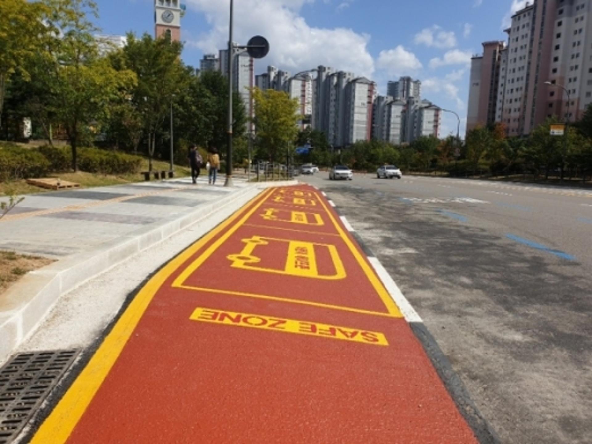 파주시, 초등학교 앞 안전한 승하차를 위한 정차대 설치완료